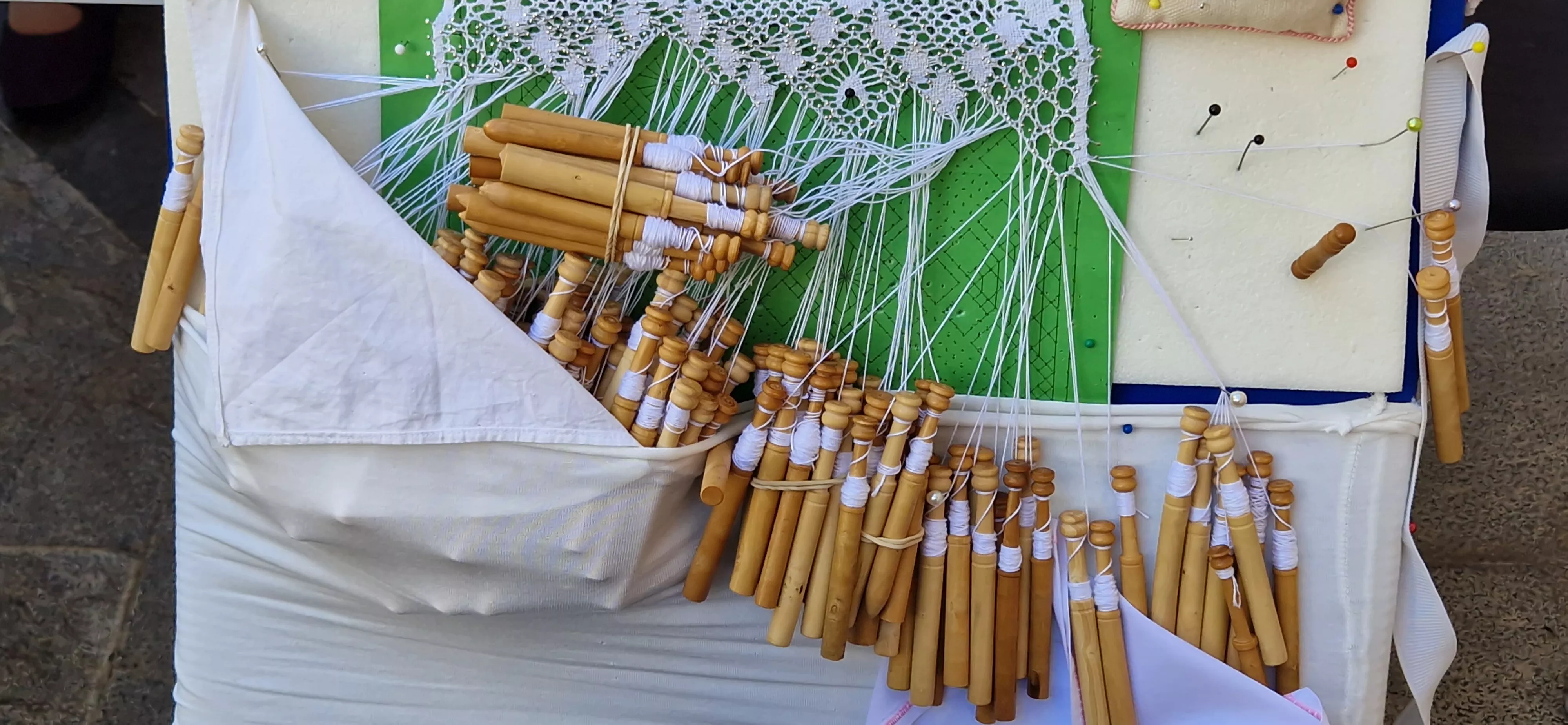 Curso de encaje de bolillos de la Fundación Ibercaja. Foto Myriam Martínez