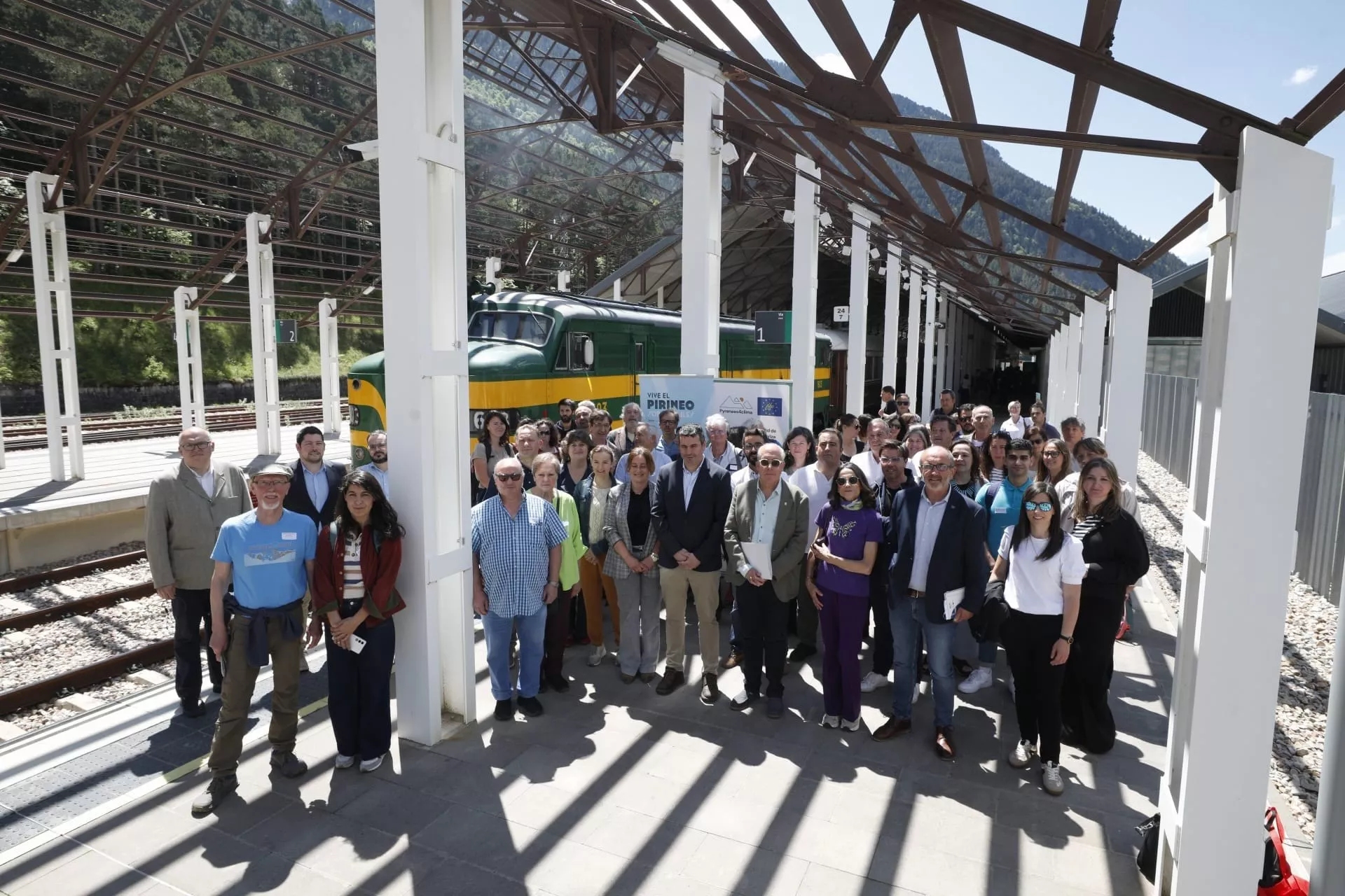 Foto de grupo de participantes en jornada de Canfranc