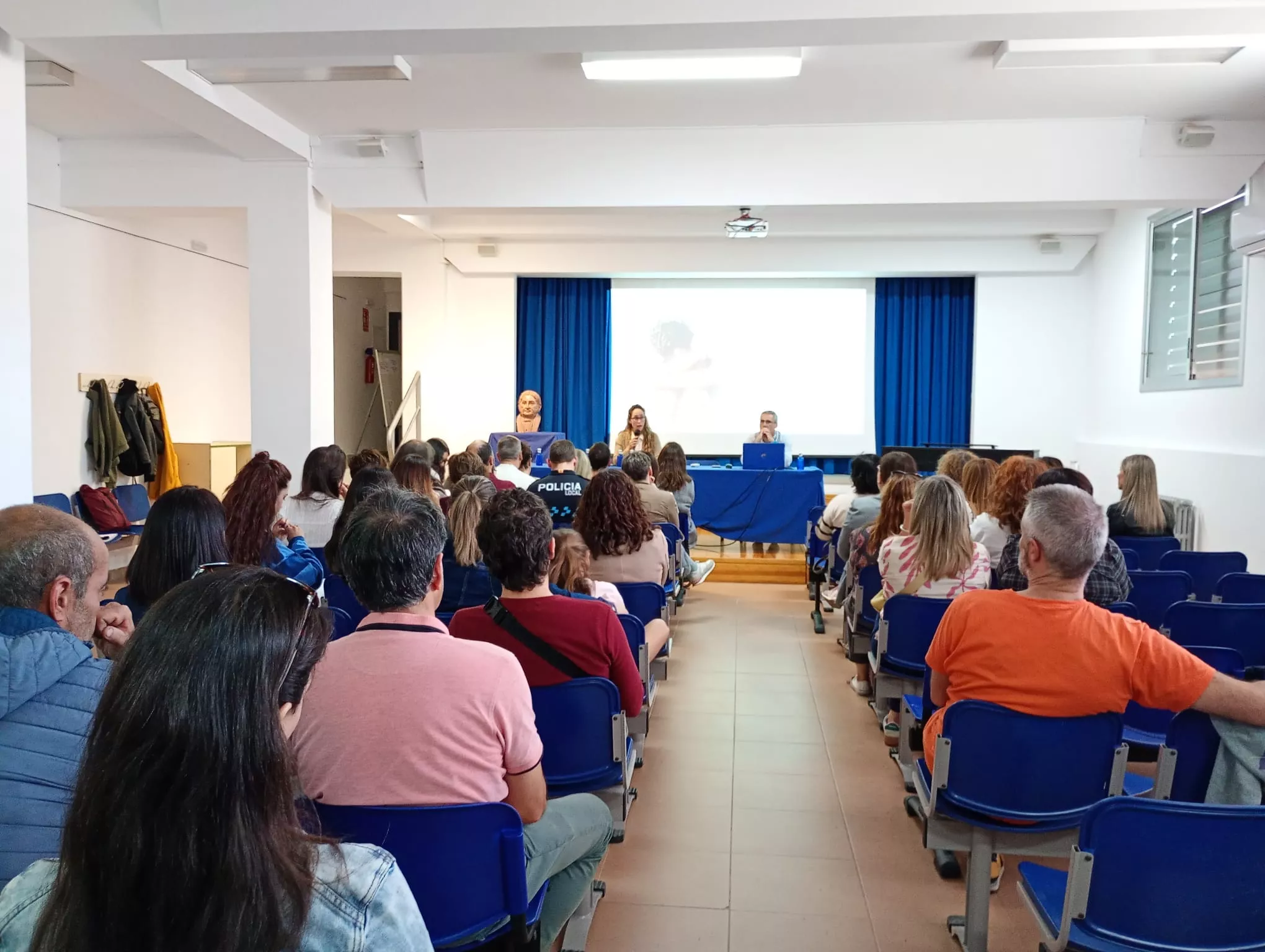 El IES Mor de Fuentes impulsa unas jornadas sobre salud mental y vida digital adolescente.