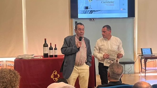 José Miguel Martínez Urtasun y Javier Fillat en la presentación de 'Platos con historia'. Foto Mercedes Manterola José Miguel Martínez Urtasun y Javier Fillat en la presentación de 'Platos con historia'. Foto Mercedes Manterola