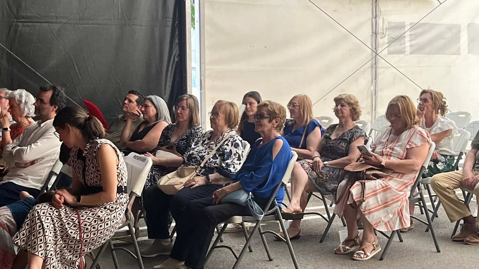 Presentación de mairalesas en las fiestas del barrio de María Auxiliadora. Foto Mercedes Manterola