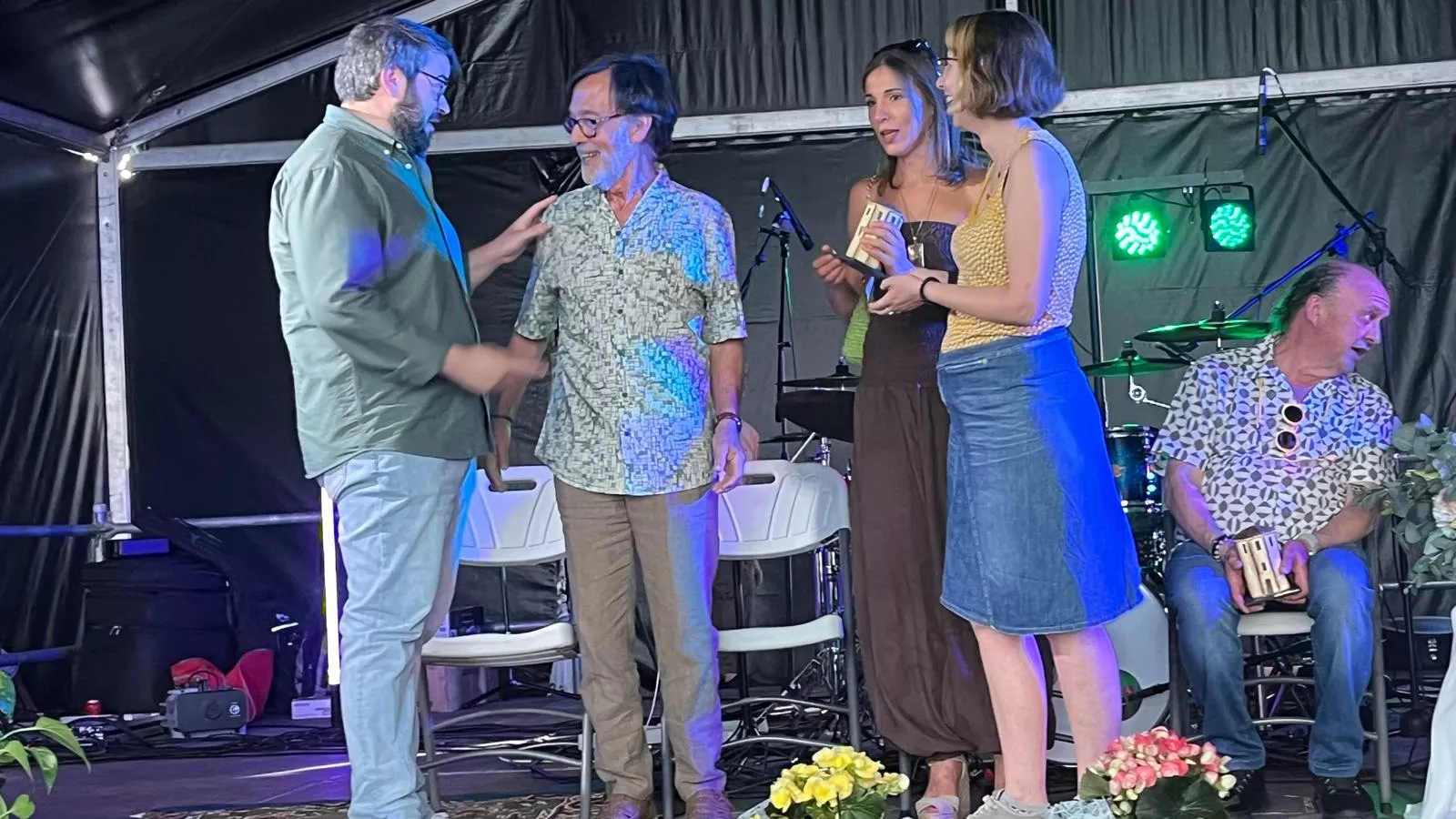 Presentación de mairalesas en las fiestas del barrio de María Auxiliadora. Foto Mercedes Manterola
