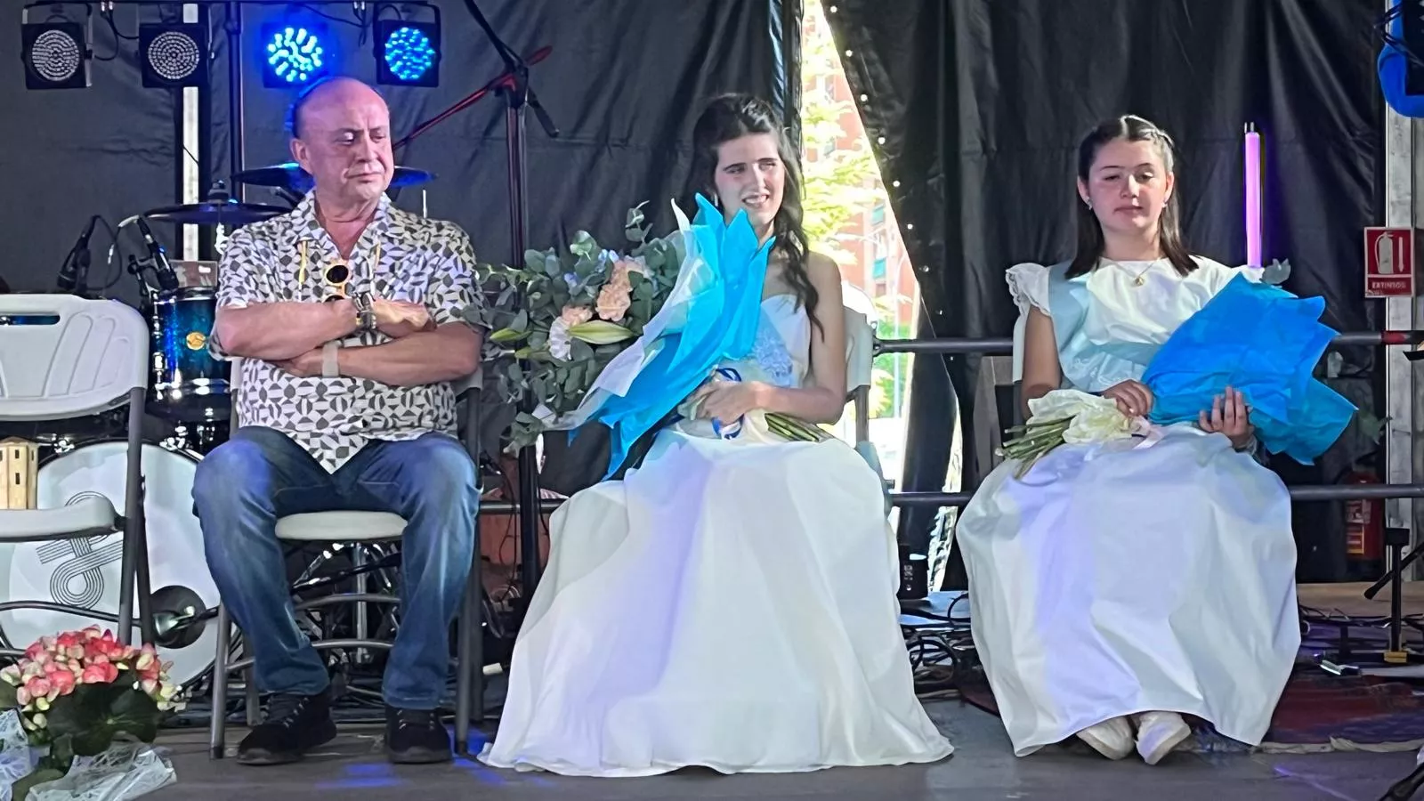 Presentación de mairalesas en las fiestas del barrio de María Auxiliadora. Foto Mercedes Manterola