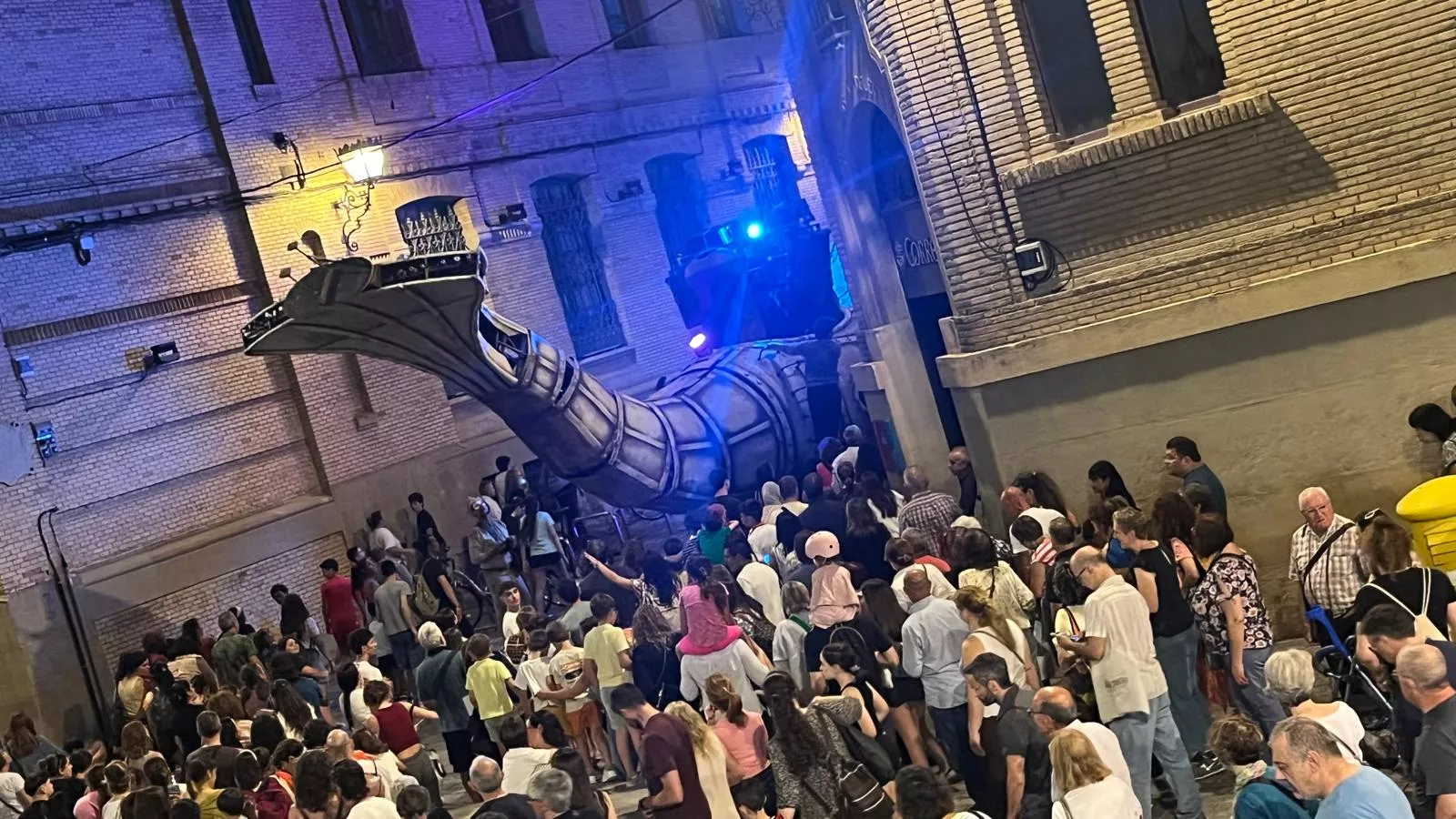 Espectáculo The Whale Street con su ballena Moby Dick en el Spin de Huesca. Foto Mercedes Manterola