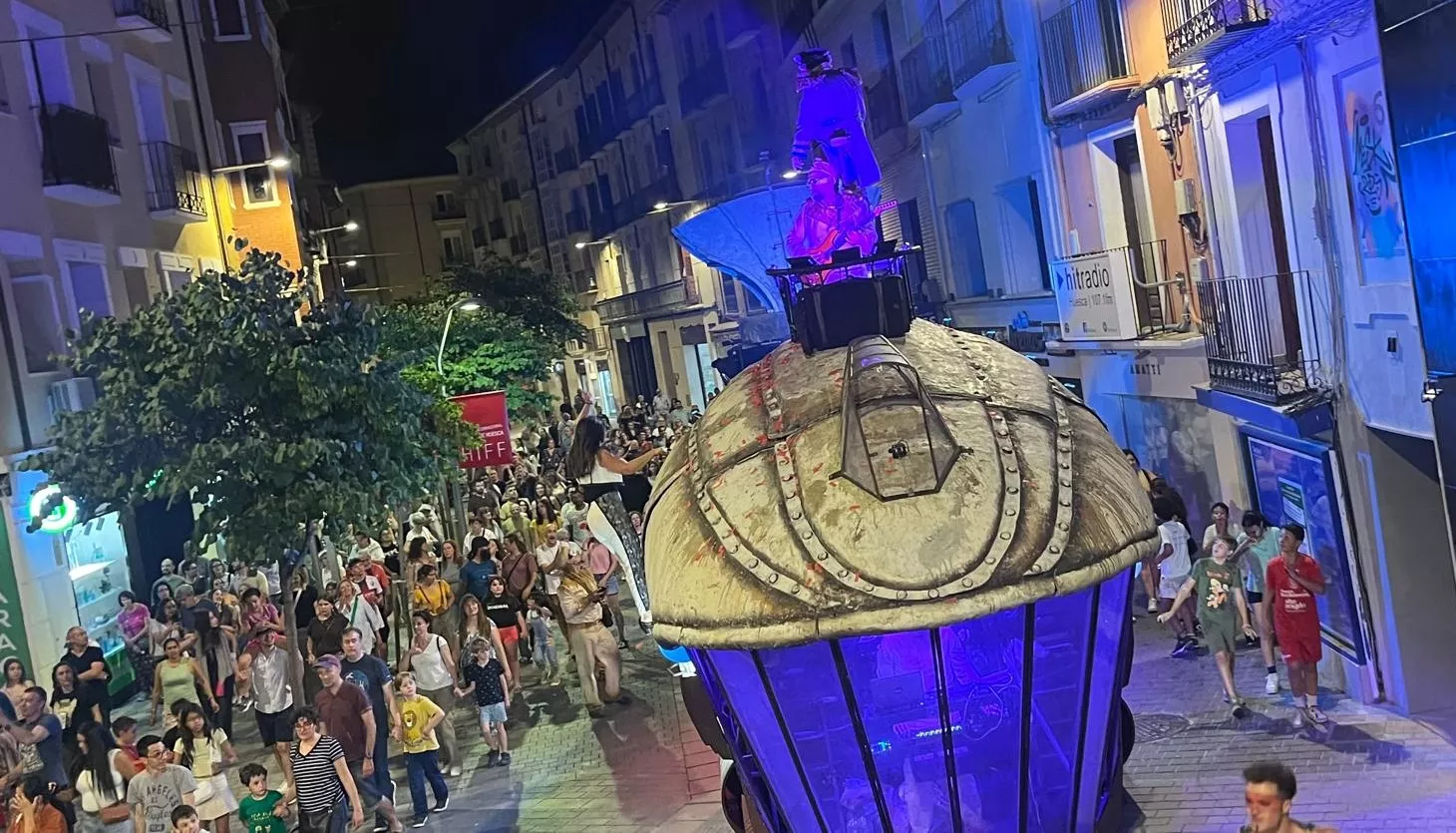 La gran ballena de Moby Dick sumerge Huesca en una noche de teatro y fantasía. Foto Mercedes Manterola