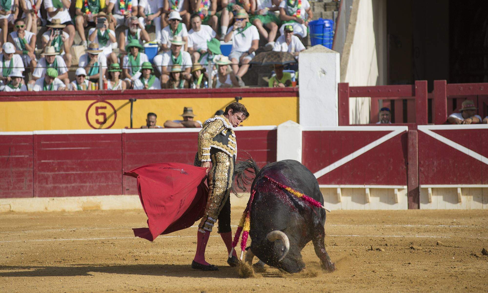 El Juli cuajó una gran faena de su primer toro. Foto Jacques Valat 