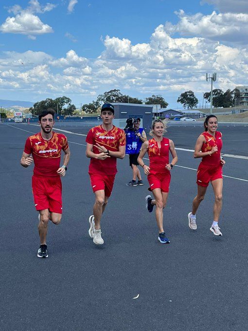 El cuarteto del relevo mixto español, con Pol Oriach. Foto RFEA