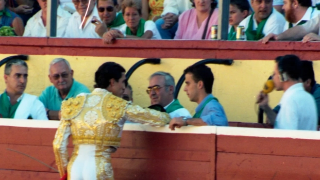 El brindis a su padre con su hermano Diego presente El brindis a su padre con su hermano Diego presente
