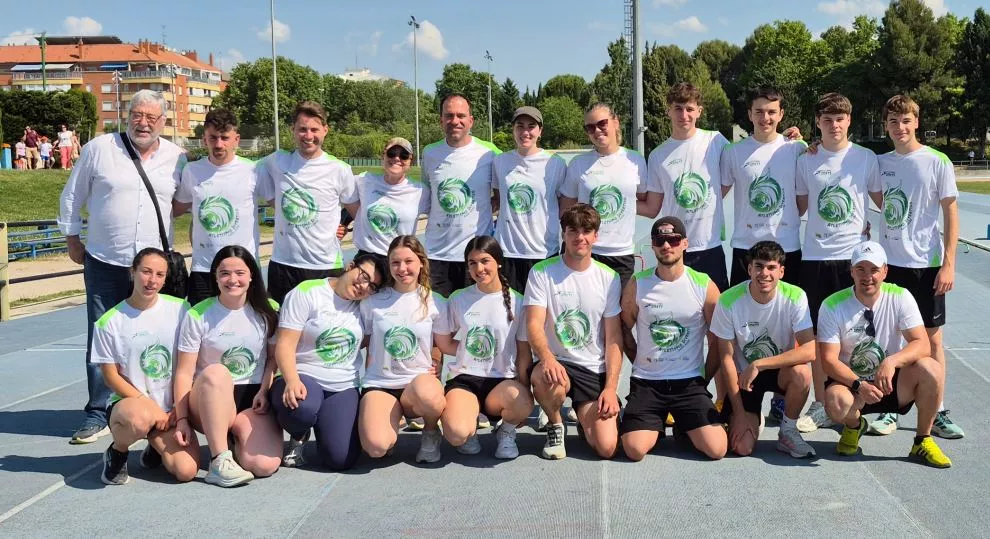 La última foto de familia de los monitores, entrenadores y voluntarios La última foto de familia de los monitores, entrenadores y voluntarios