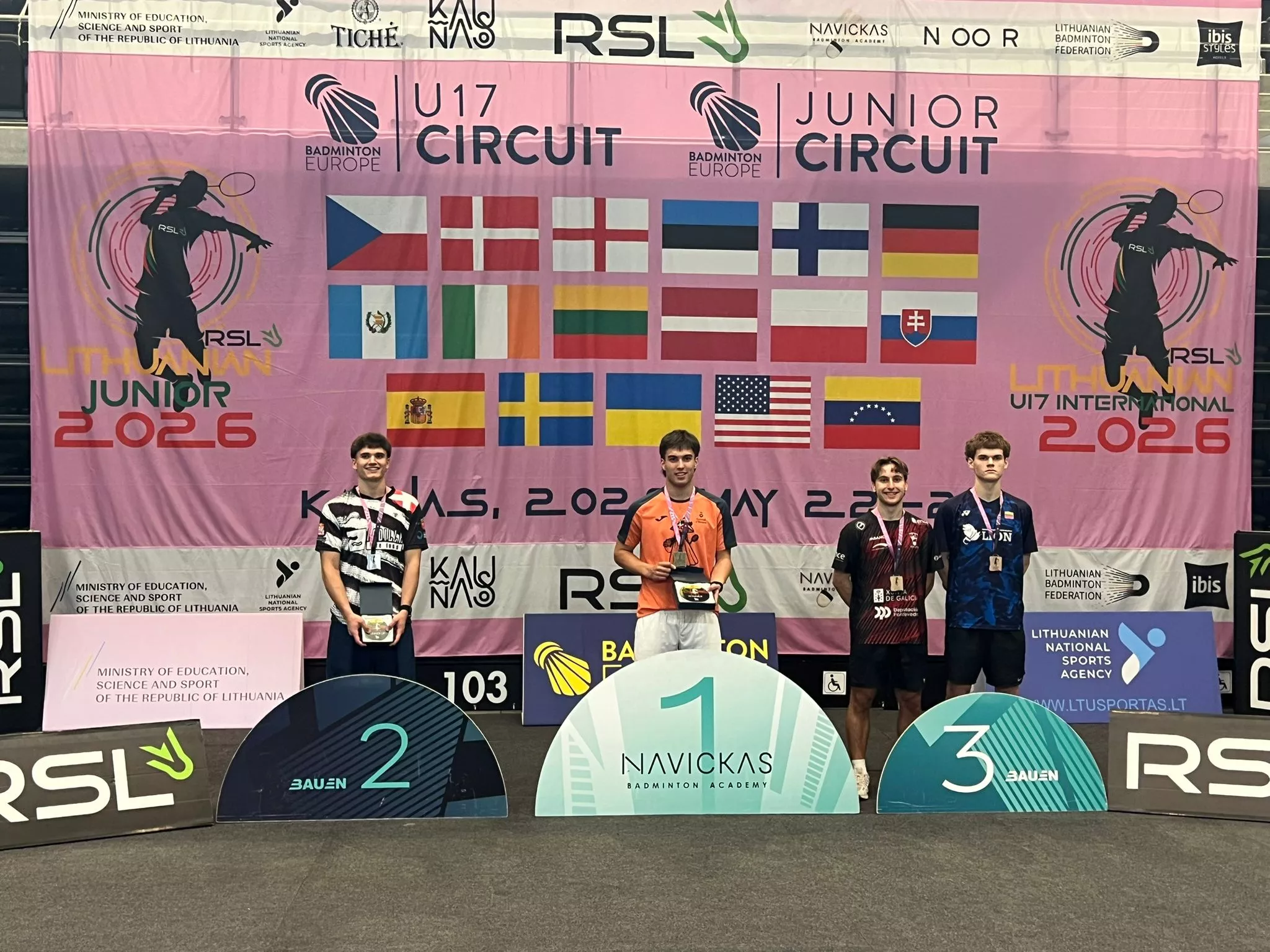 Raúl Bergua, en el podio de Lituania con su medalla de bronce.