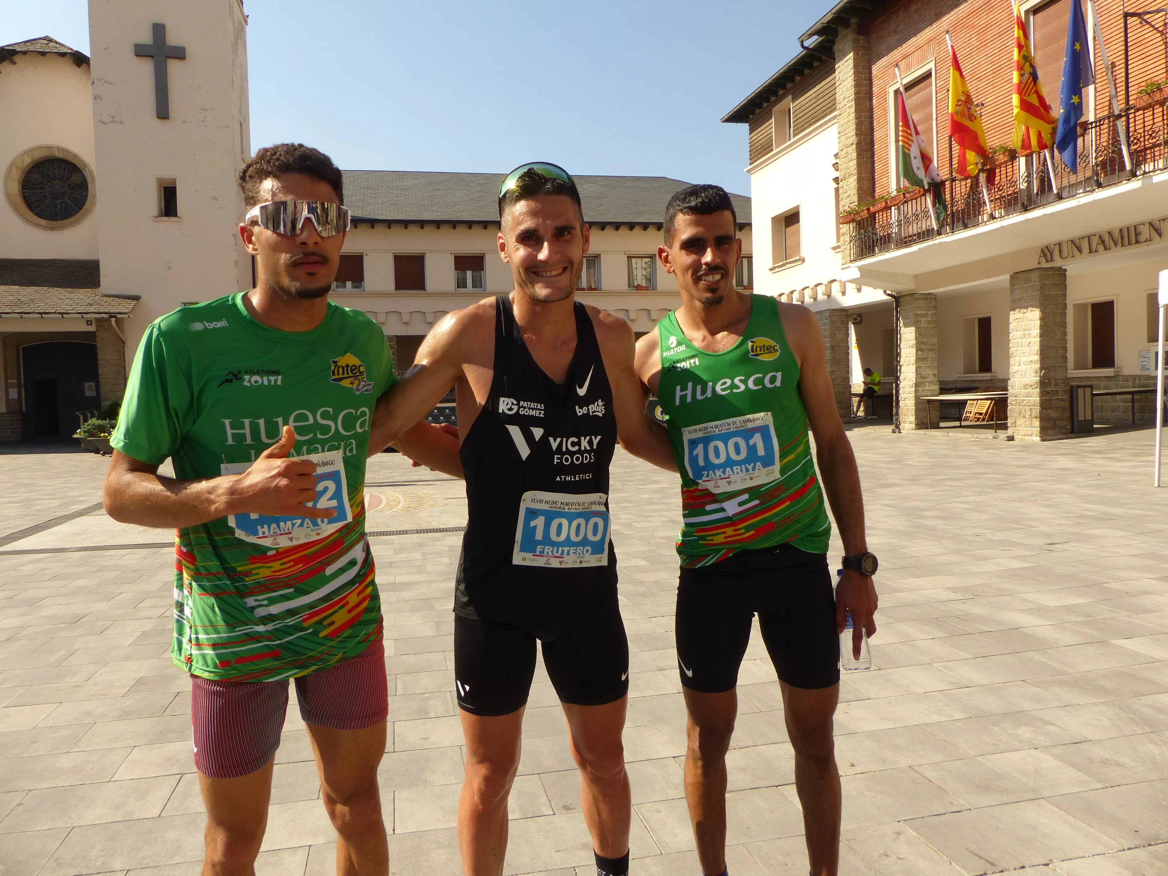 Los tres primeros del Medio Maratón. Foto Andrés Alcaraz