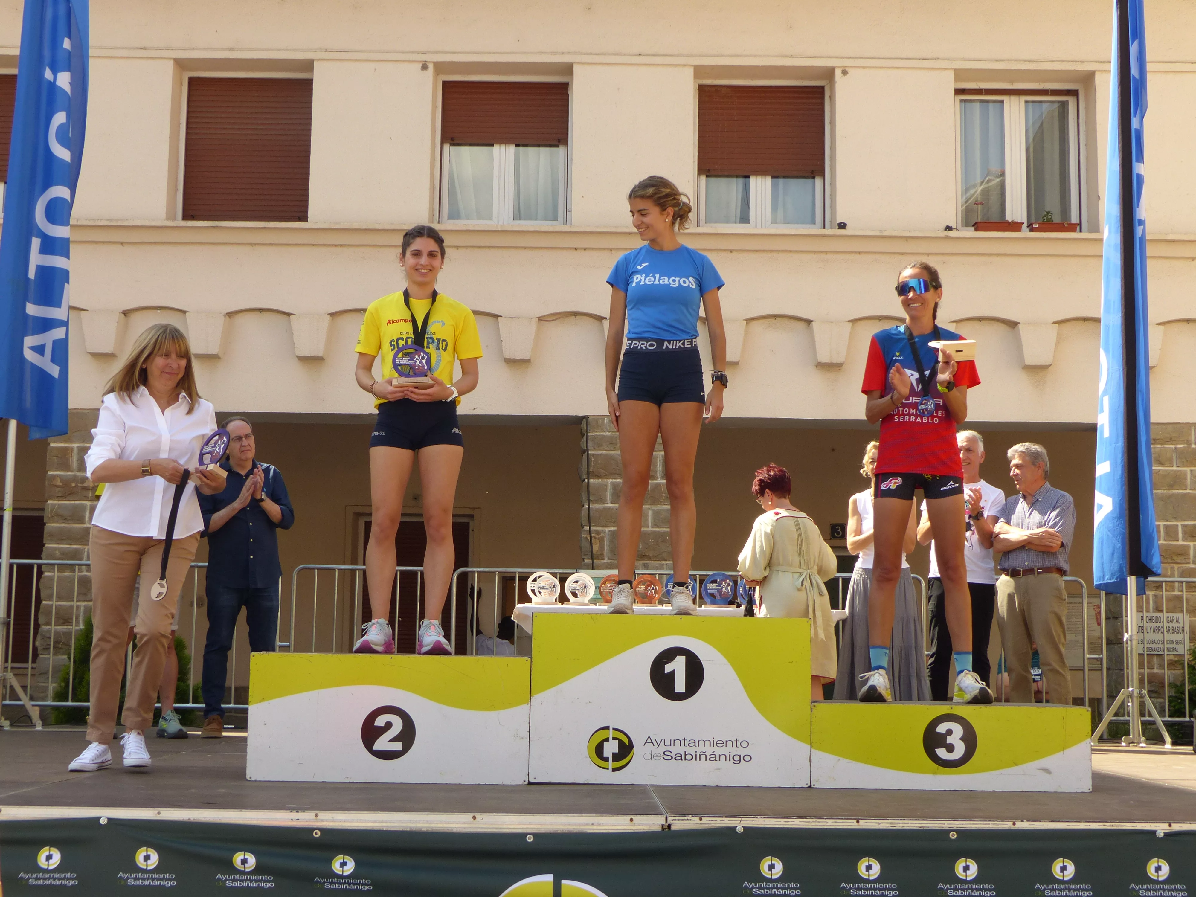 Podio 10K femenino. Foto Andrés Alcaraz