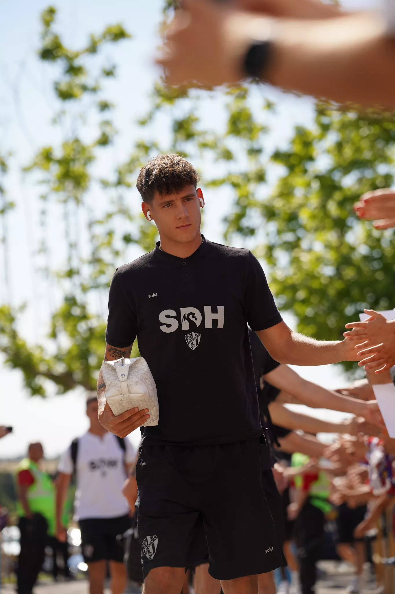 Llegada de los jugadores del Huesca hasta El Alcoraz. Foto: Dani Vidal @fotomaniafut