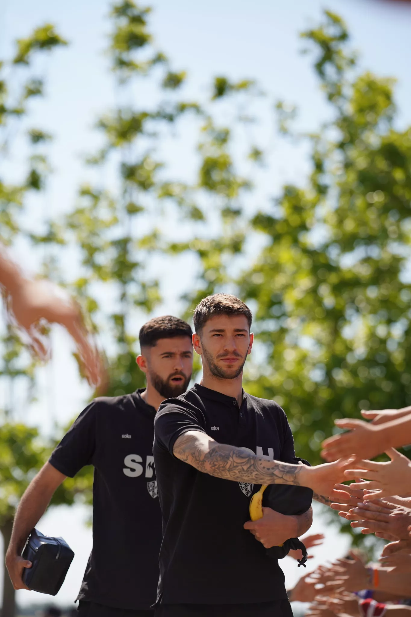Llegada de los jugadores del Huesca hasta El Alcoraz. Foto: Dani Vidal @fotomaniafut