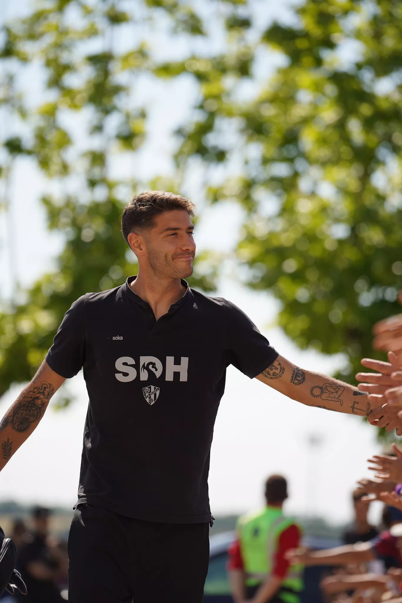 Llegada de los jugadores del Huesca hasta El Alcoraz. Foto: Dani Vidal @fotomaniafut