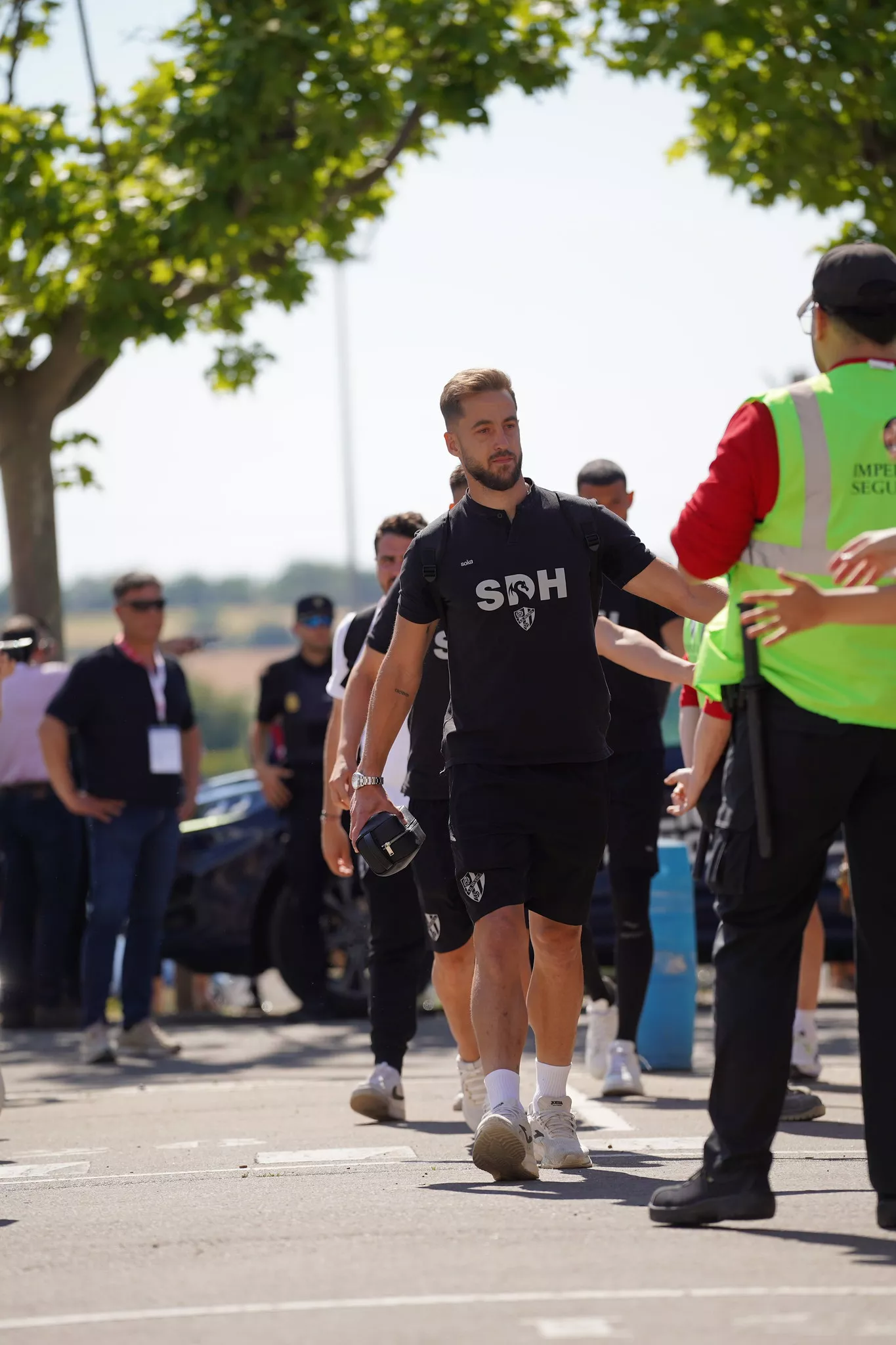 Llegada de los jugadores del Huesca hasta El Alcoraz. Foto: Dani Vidal @fotomaniafut