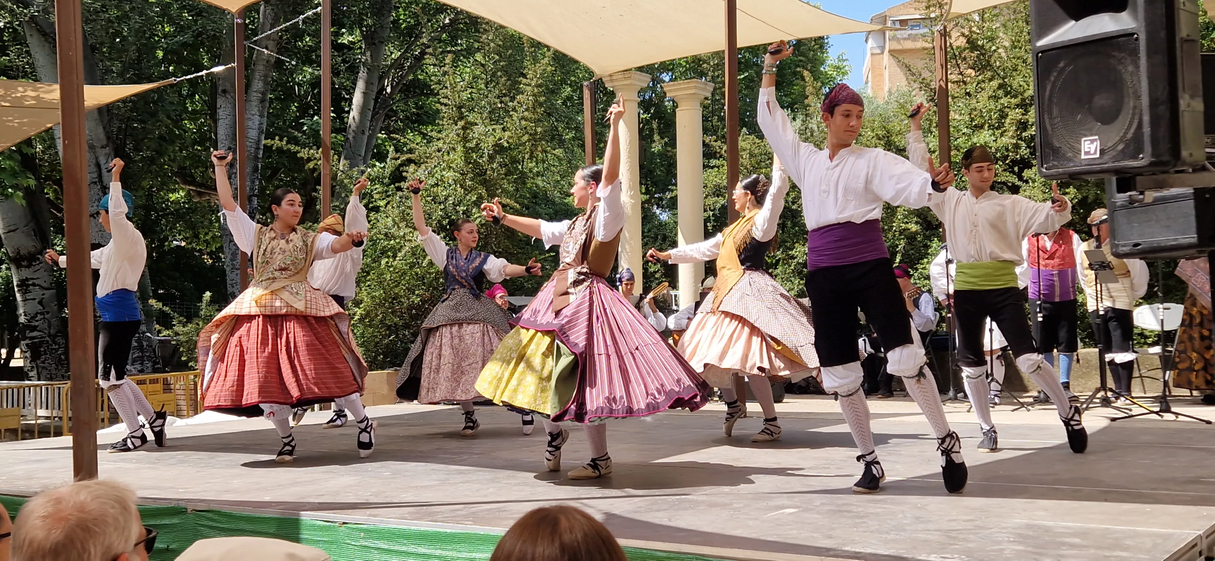 Elenco en el Ciclo de Floklore de Aragón. Foto Myriam Martínez