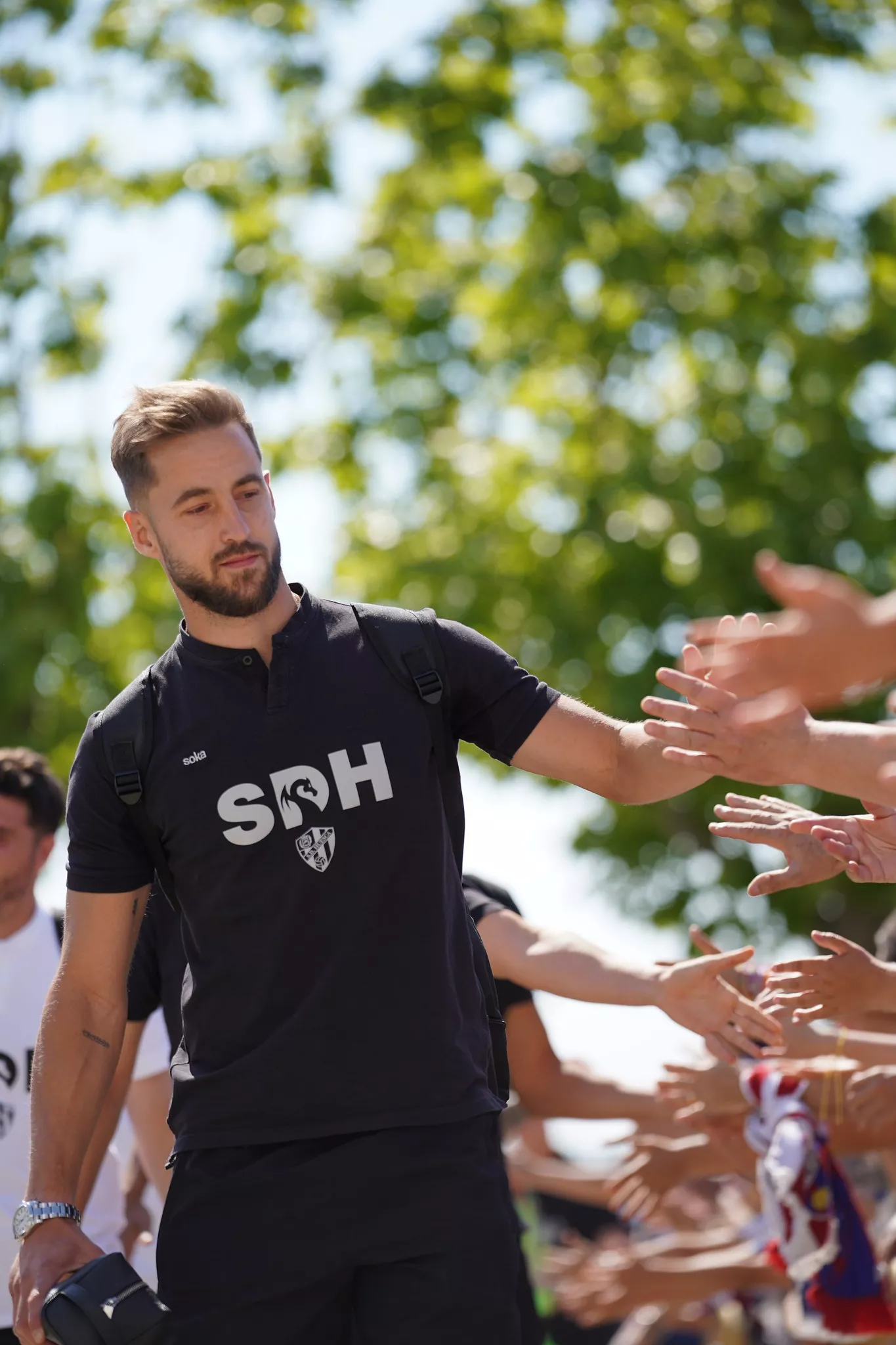 Llegada de los jugadores del Huesca hasta El Alcoraz. Foto: Dani Vidal @fotomaniafut