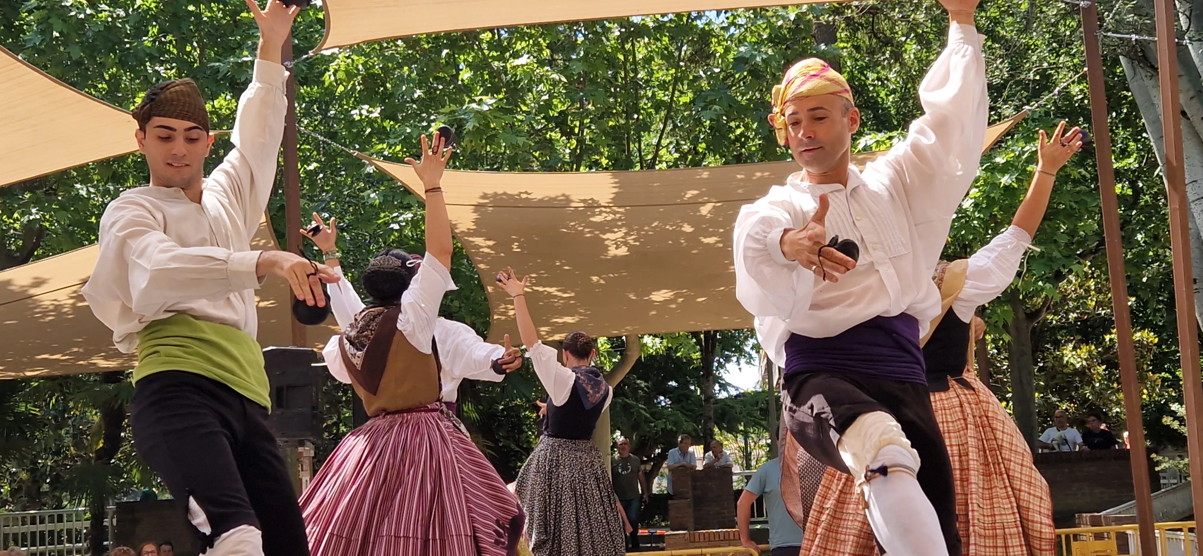 Elenco en el Ciclo de Floklore de Aragón. Foto Myriam Martínez