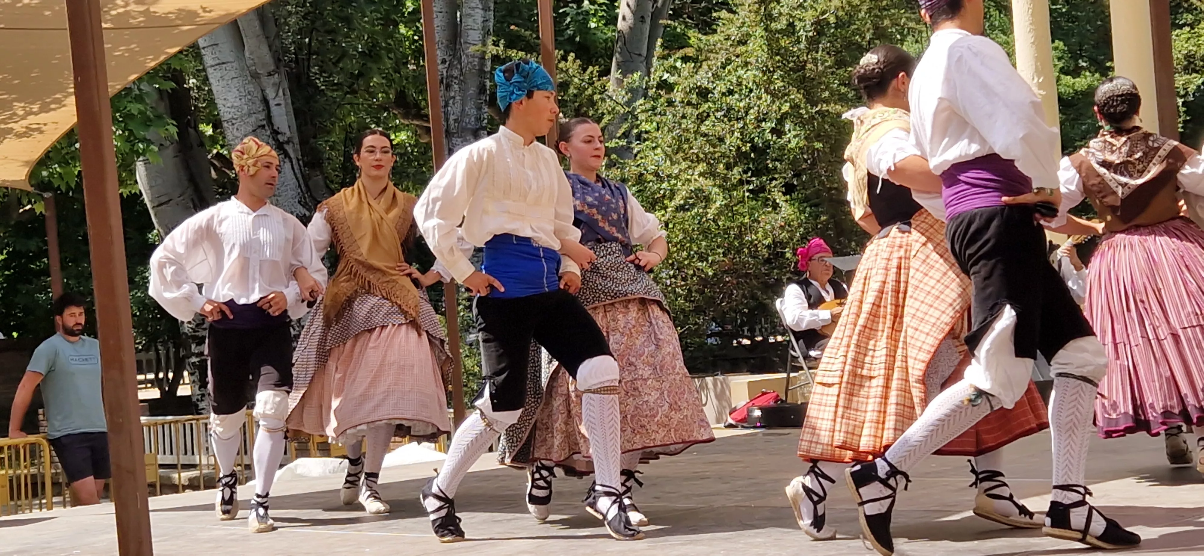 Elenco en el Ciclo de Floklore de Aragón. Foto Myriam Martínez
