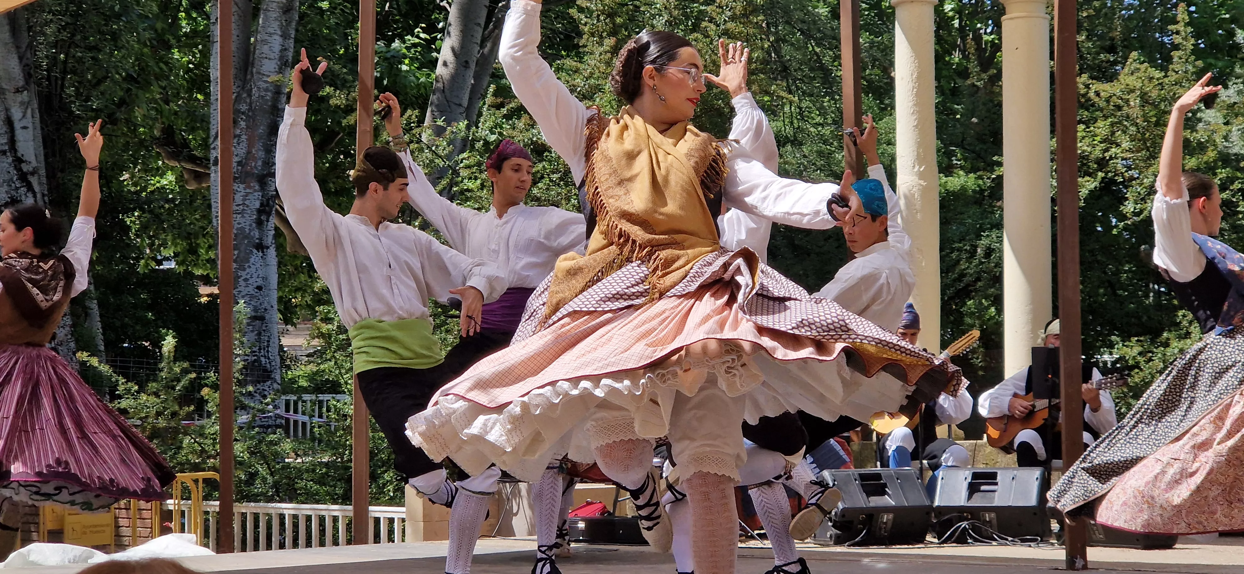 Elenco en el Ciclo de Floklore de Aragón. Foto Myriam Martínez