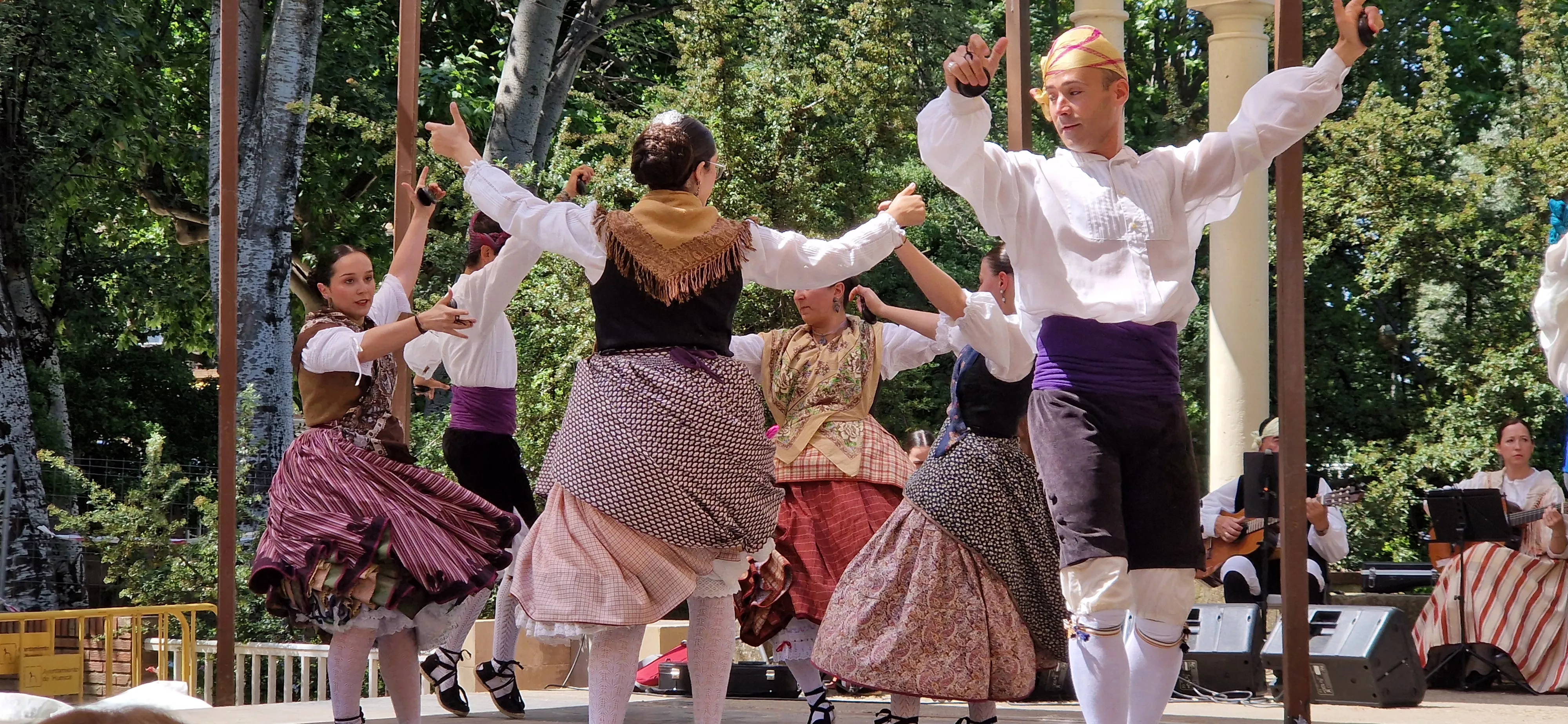 Elenco en el Ciclo de Floklore de Aragón. Foto Myriam Martínez