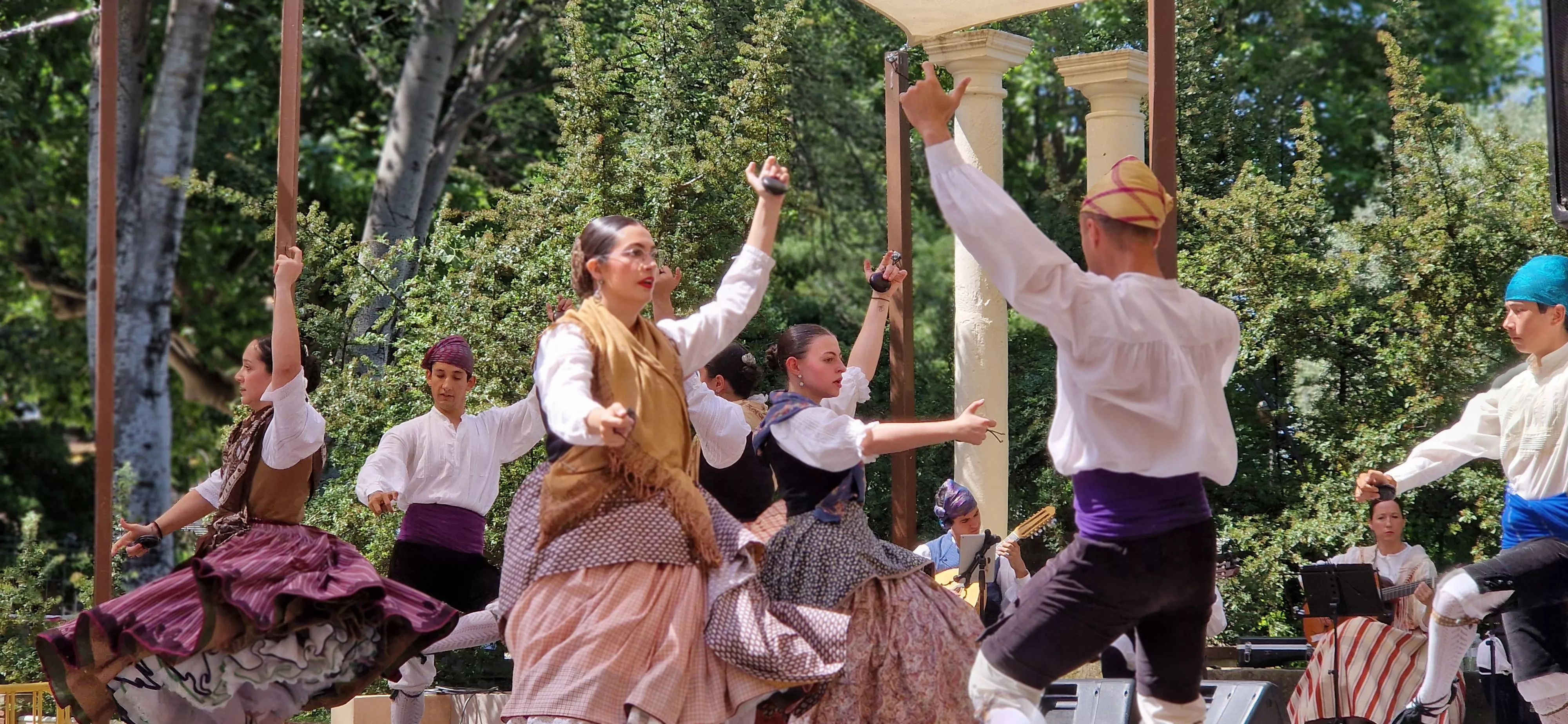 Elenco en el Ciclo de Floklore de Aragón. Foto Myriam Martínez