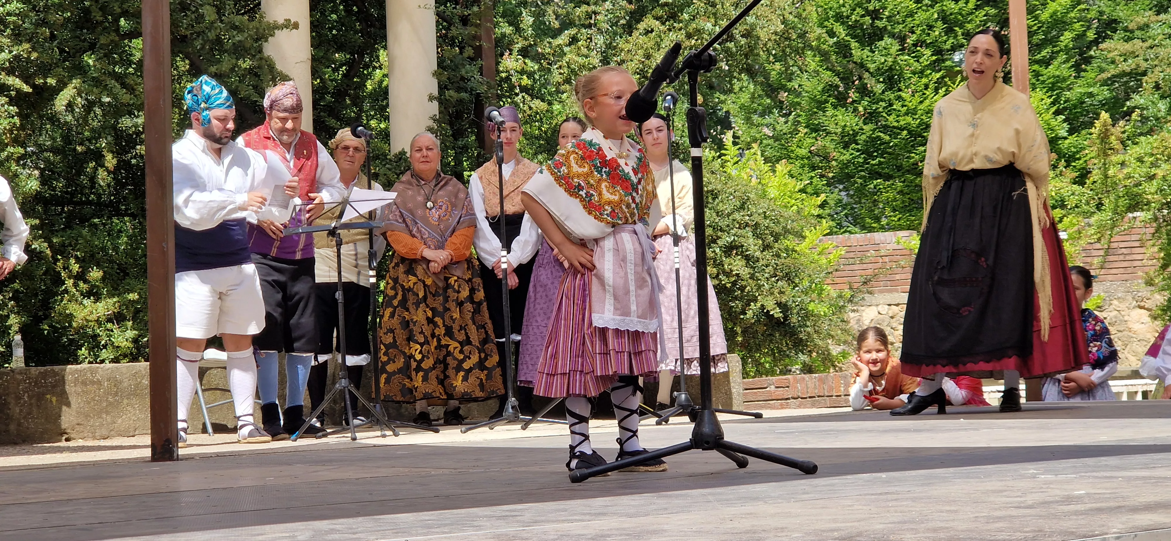 Elenco en el Ciclo de Floklore de Aragón. Foto Myriam Martínez