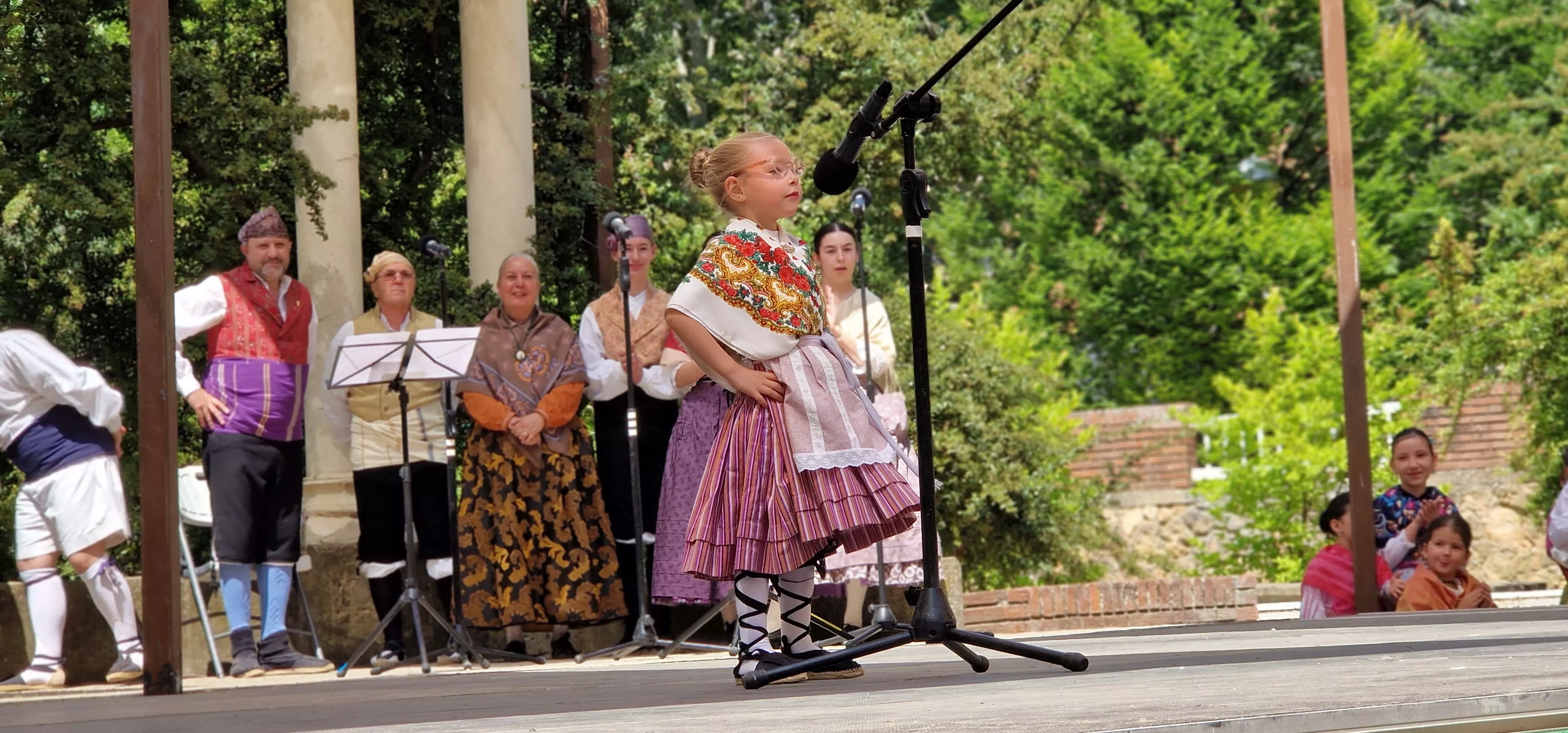 Elenco en el Ciclo de Floklore de Aragón. Foto Myriam Martínez