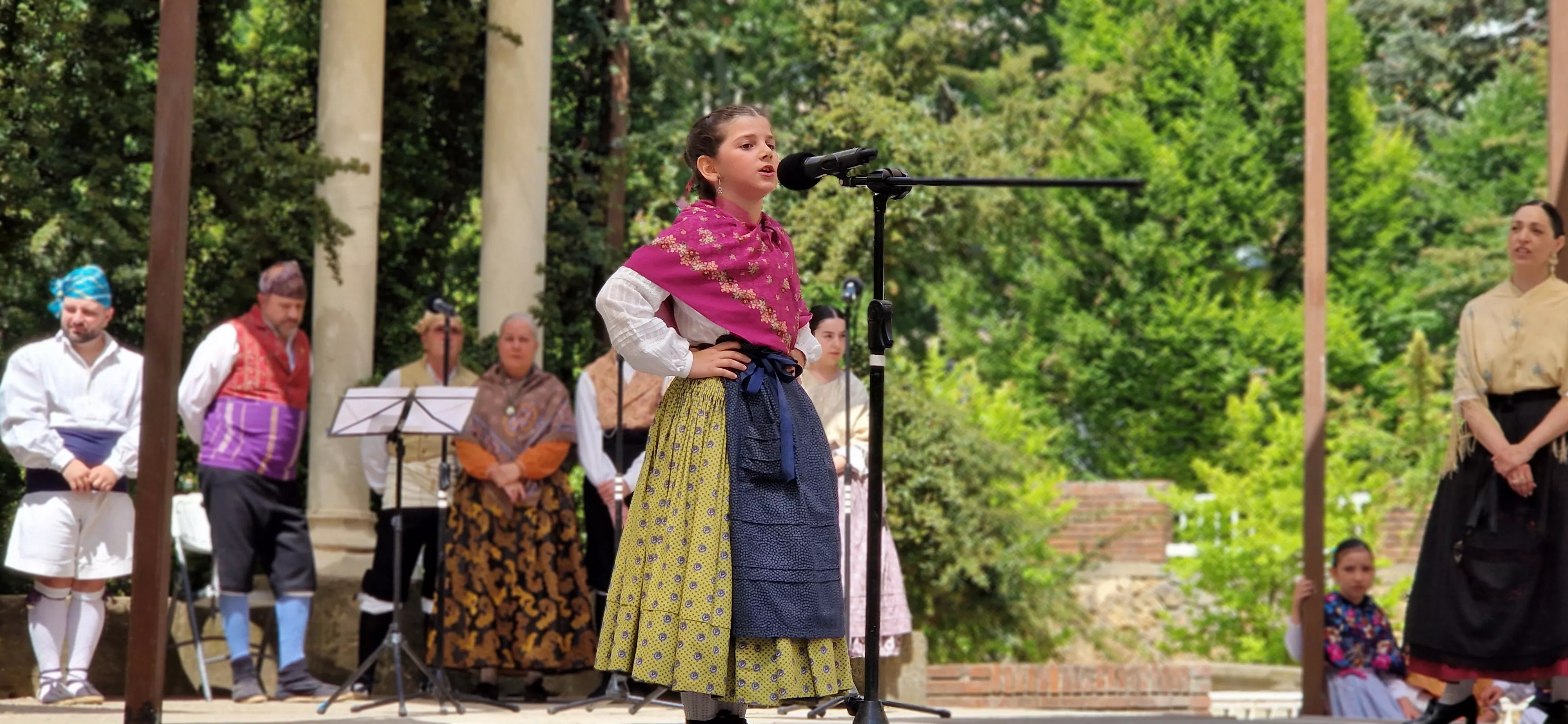 Elenco en el Ciclo de Floklore de Aragón. Foto Myriam Martínez