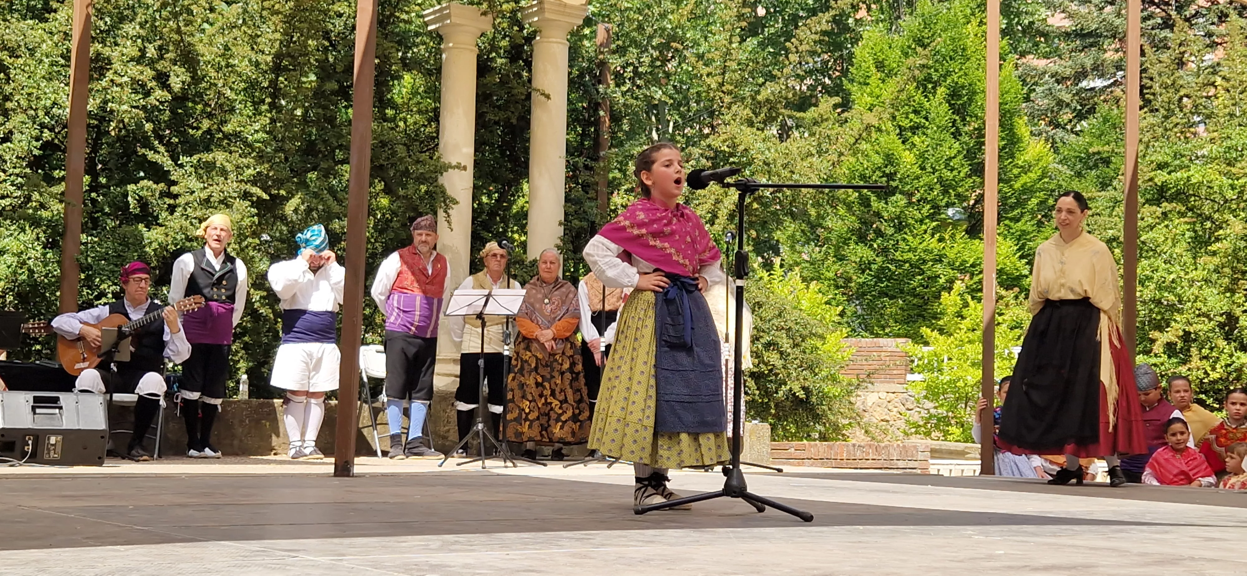 Elenco en el Ciclo de Floklore de Aragón. Foto Myriam Martínez