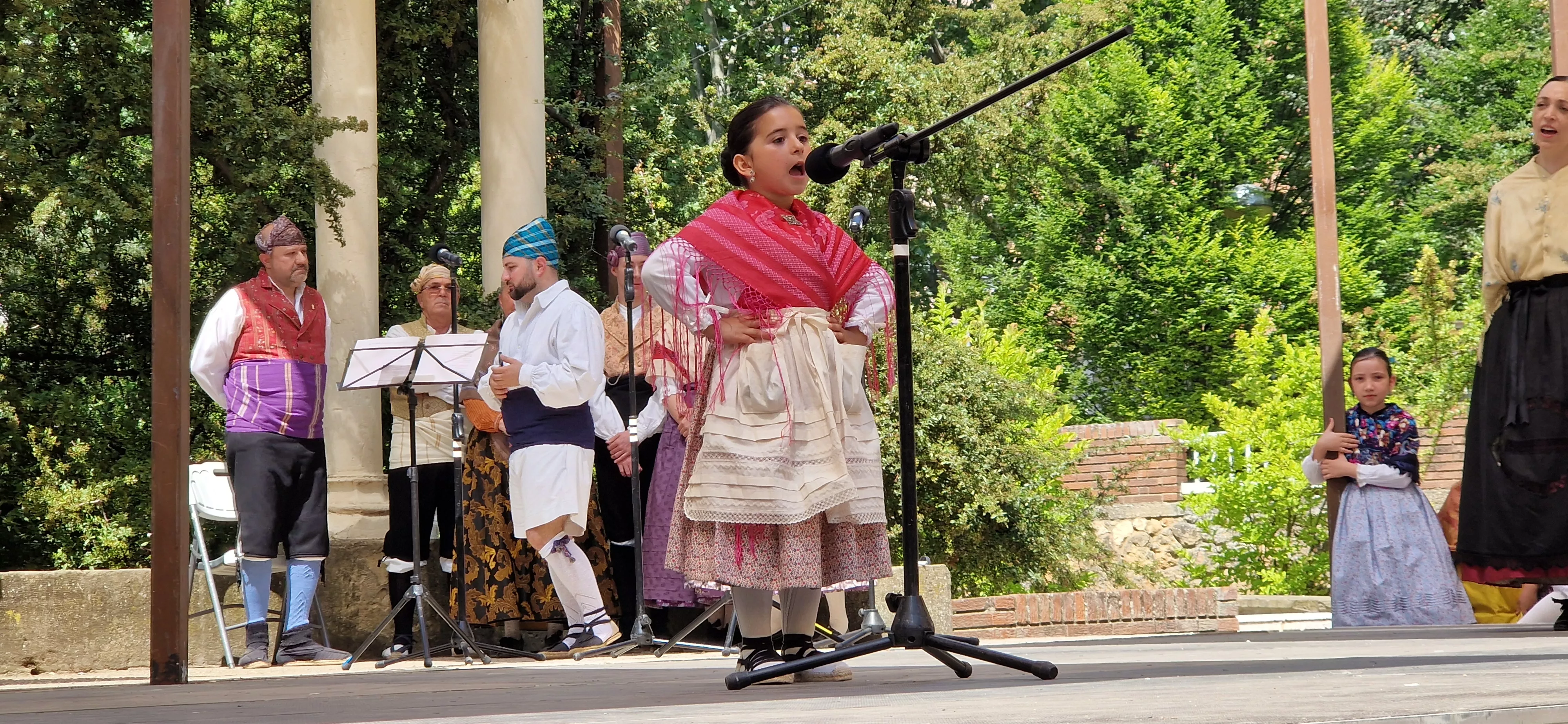 Elenco en el Ciclo de Floklore de Aragón. Foto Myriam Martínez