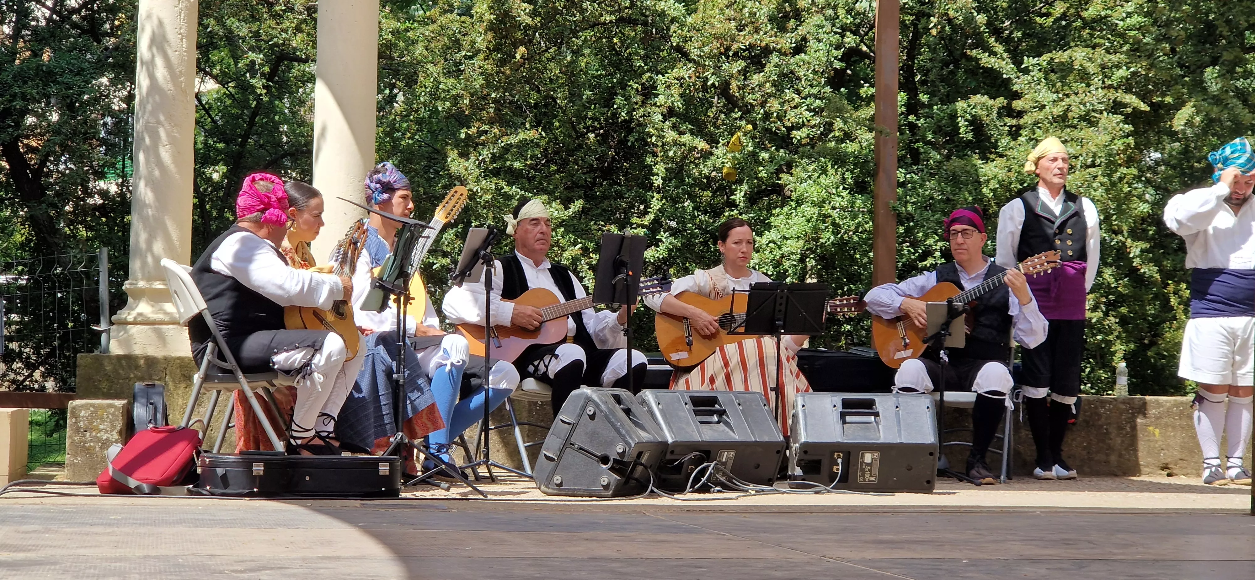 Elenco en el Ciclo de Floklore de Aragón. Foto Myriam Martínez
