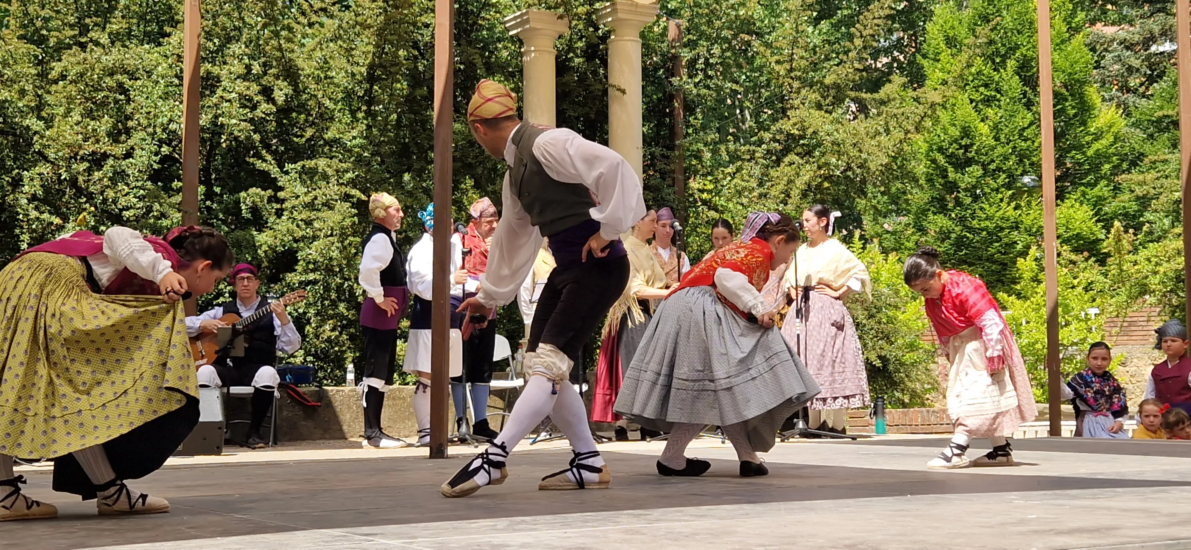 Elenco en el Ciclo de Floklore de Aragón. Foto Myriam Martínez