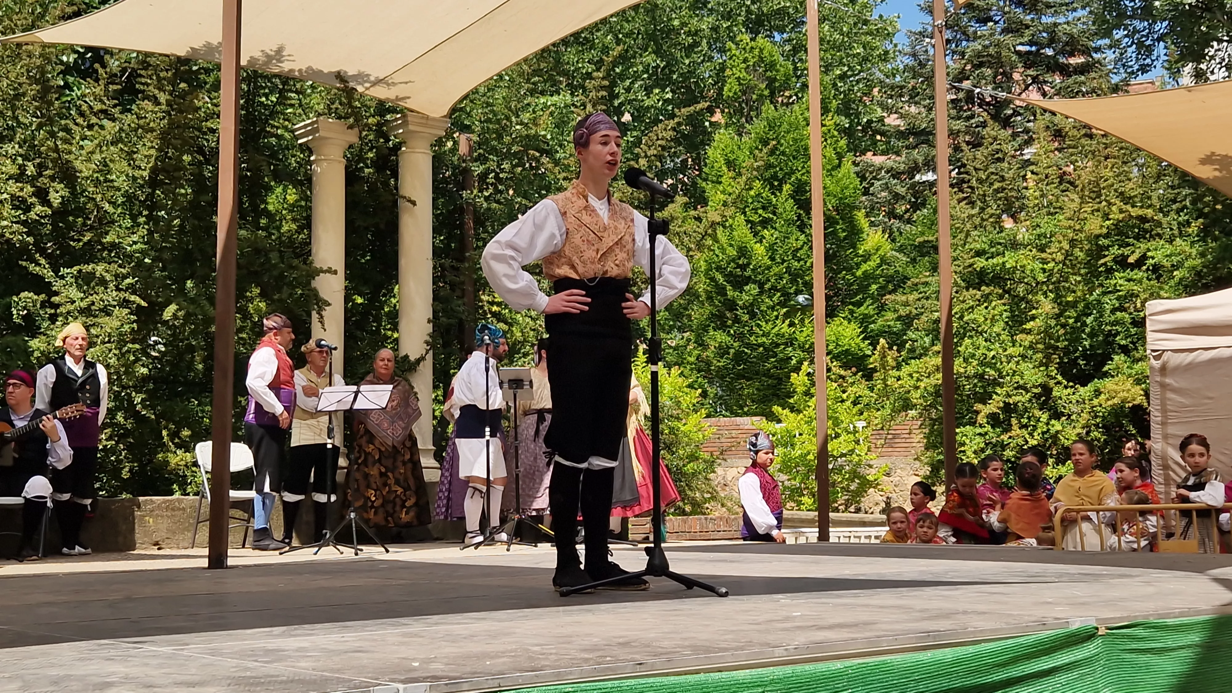 Elenco en el Ciclo de Floklore de Aragón. Foto Myriam Martínez