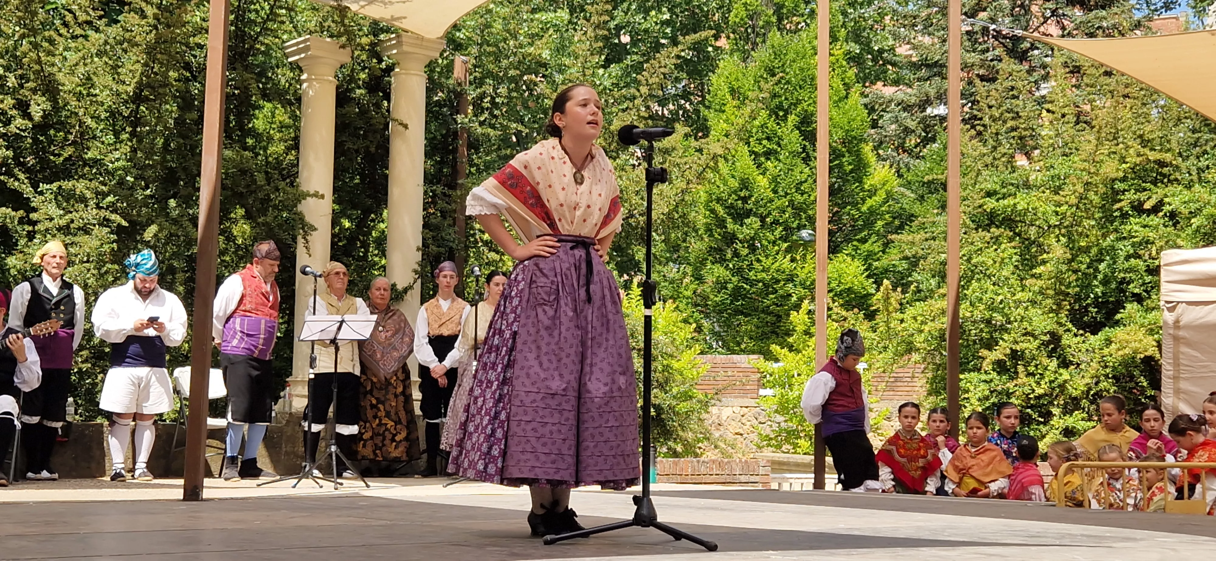 Elenco en el Ciclo de Floklore de Aragón. Foto Myriam Martínez