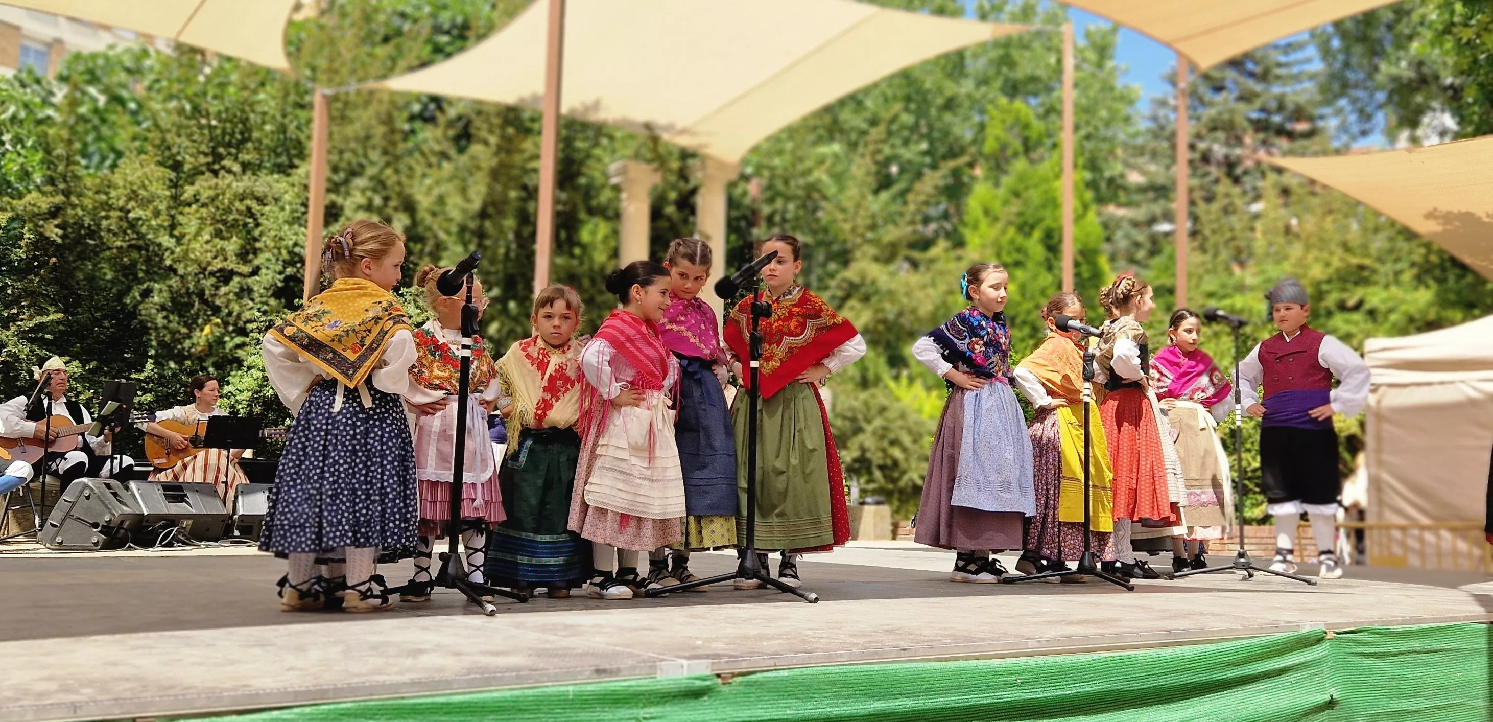 Elenco en el Ciclo de Floklore de Aragón. Foto Myriam Martínez