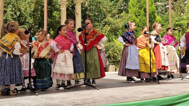 Elenco en el Ciclo de Floklore de Aragón. Foto Myriam Martínez