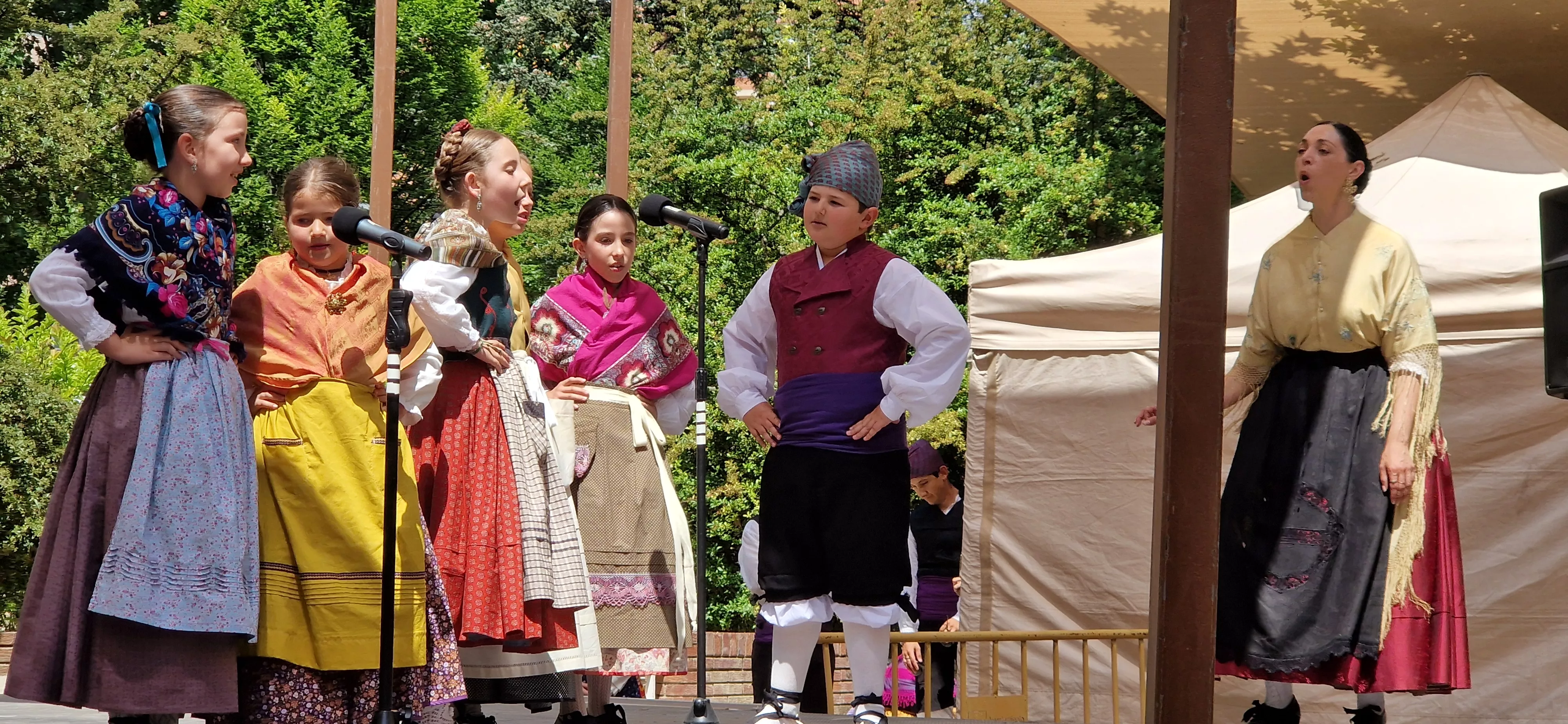Elenco en el Ciclo de Floklore de Aragón. Foto Myriam Martínez