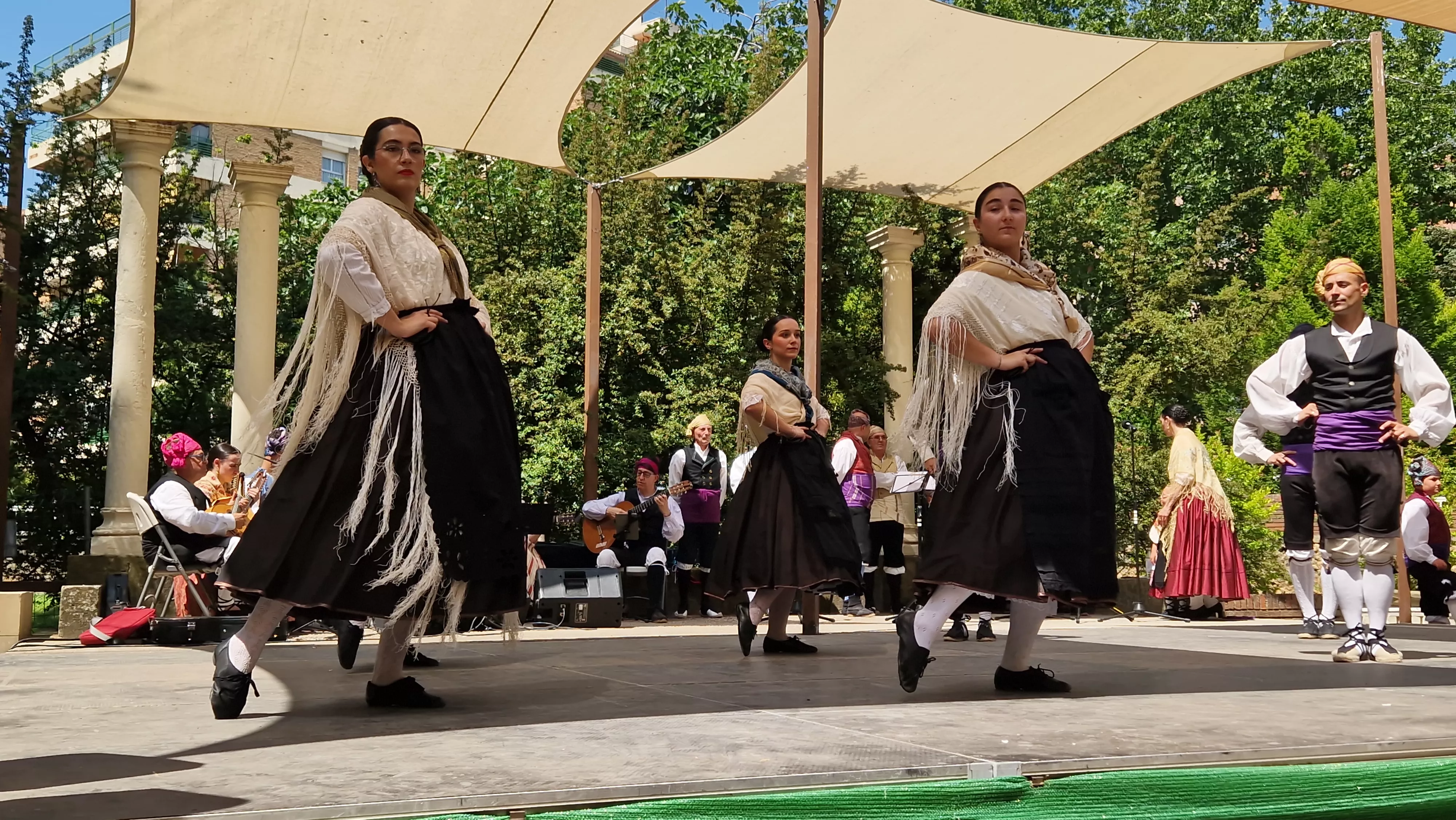 Elenco en el Ciclo de Floklore de Aragón. Foto Myriam Martínez