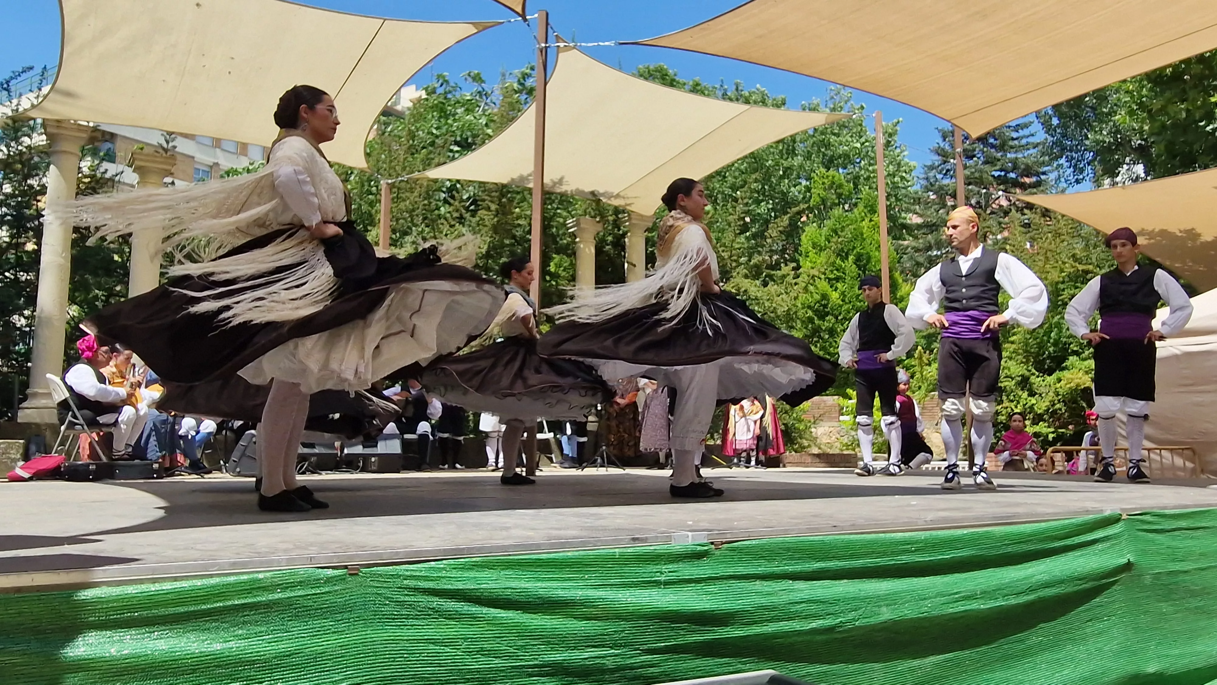 Elenco en el Ciclo de Floklore de Aragón. Foto Myriam Martínez