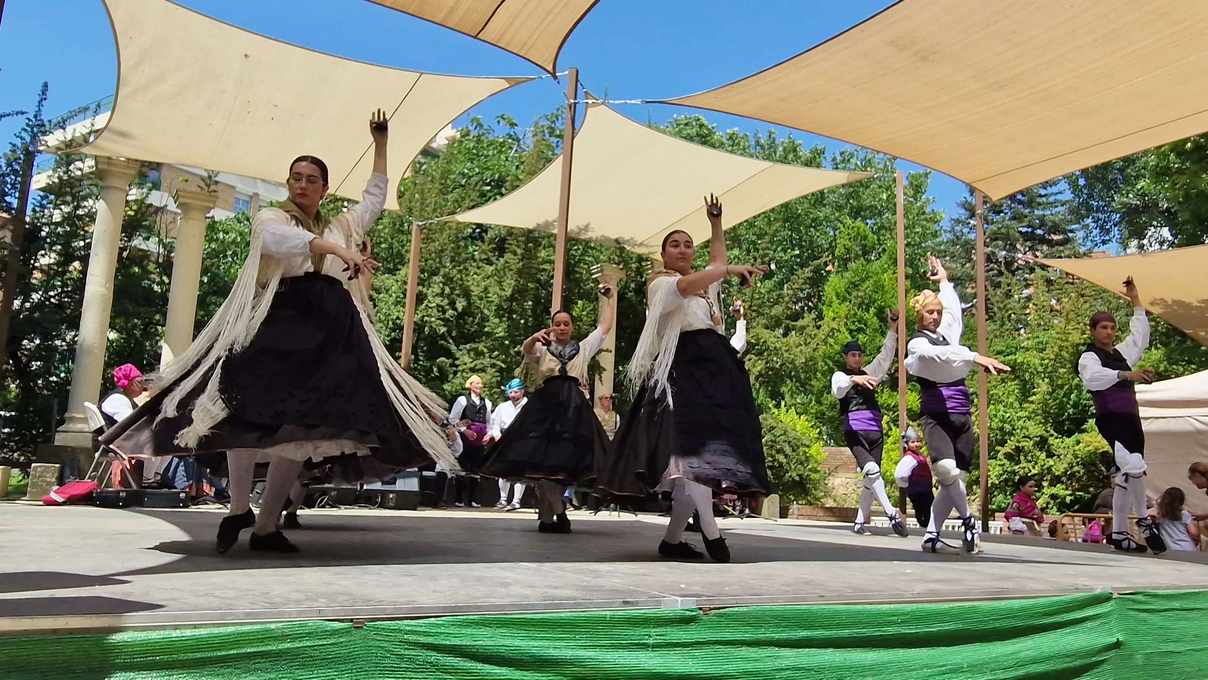 Elenco en el Ciclo de Floklore de Aragón. Foto Myriam Martínez