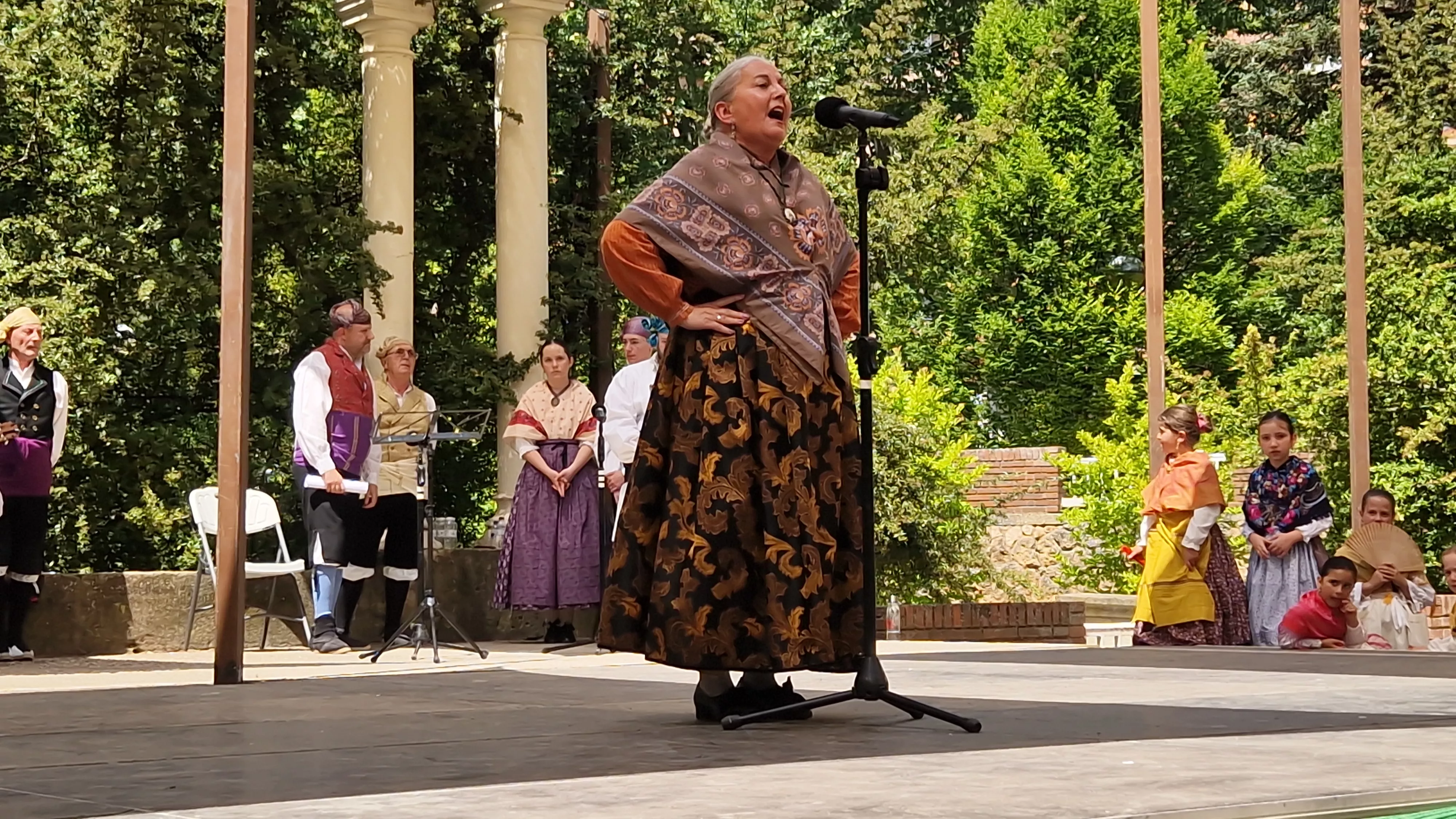 Elenco en el Ciclo de Floklore de Aragón. Foto Myriam Martínez
