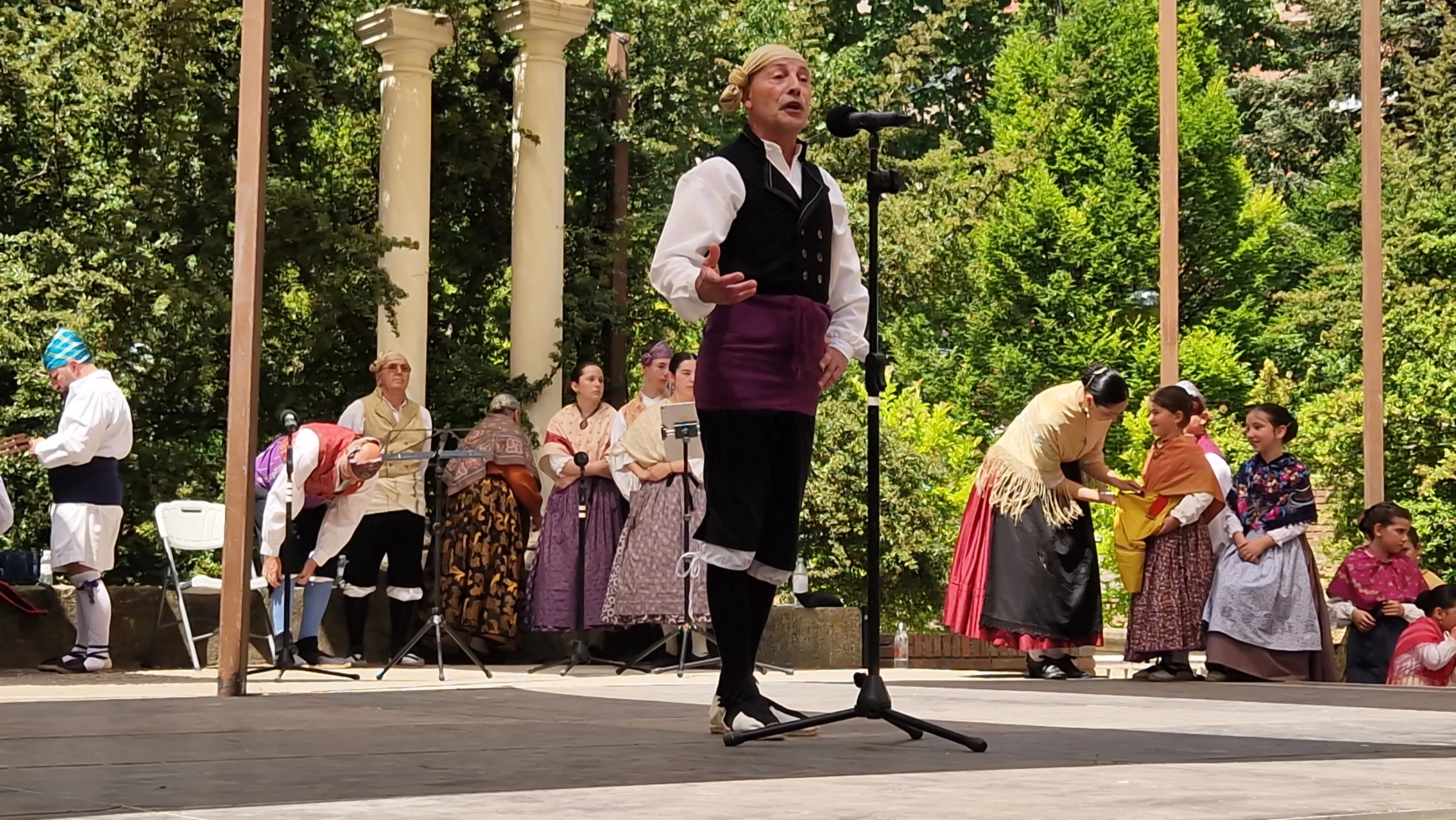 Elenco en el Ciclo de Floklore de Aragón. Foto Myriam Martínez