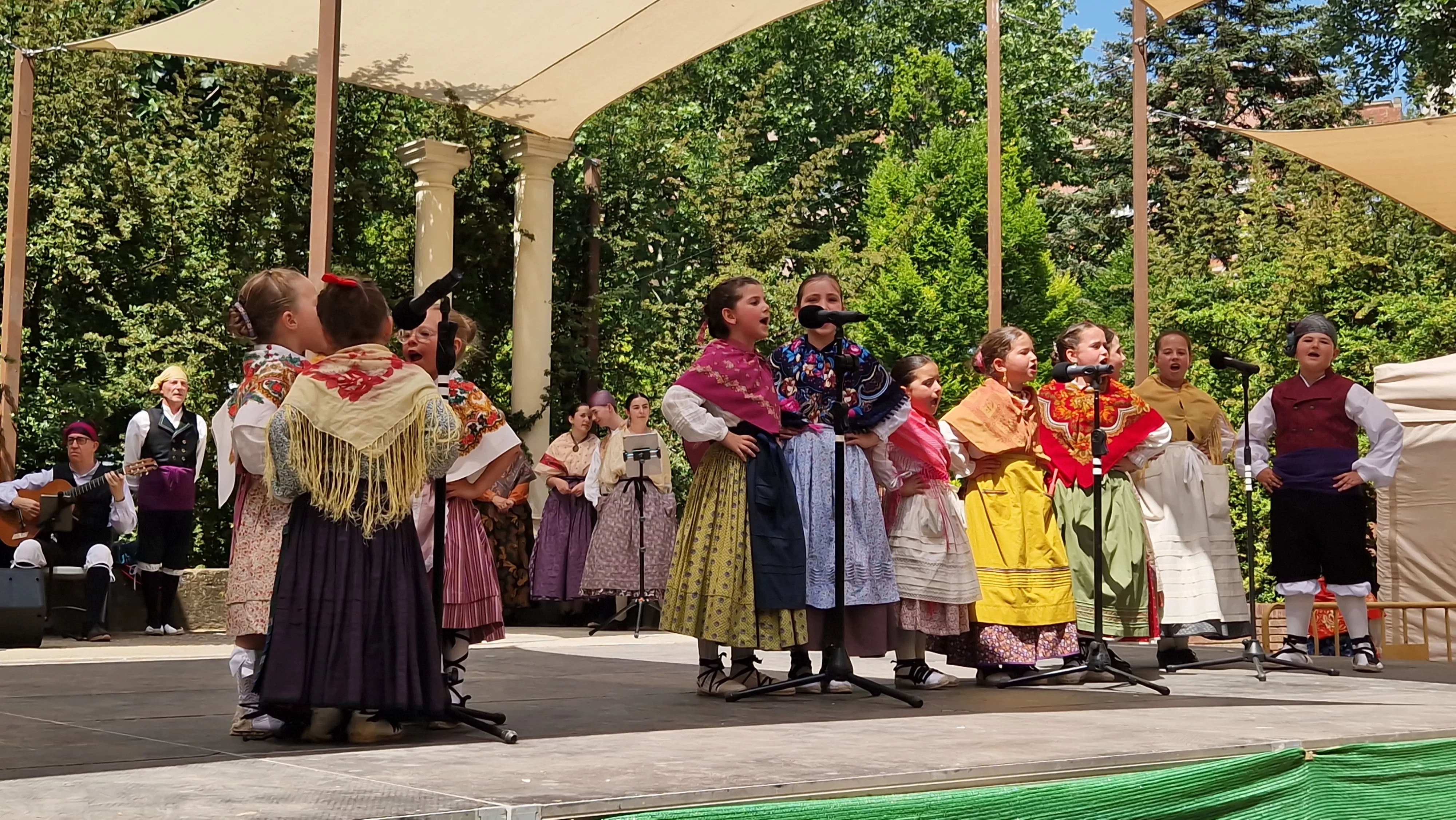 Elenco en el Ciclo de Floklore de Aragón. Foto Myriam Martínez