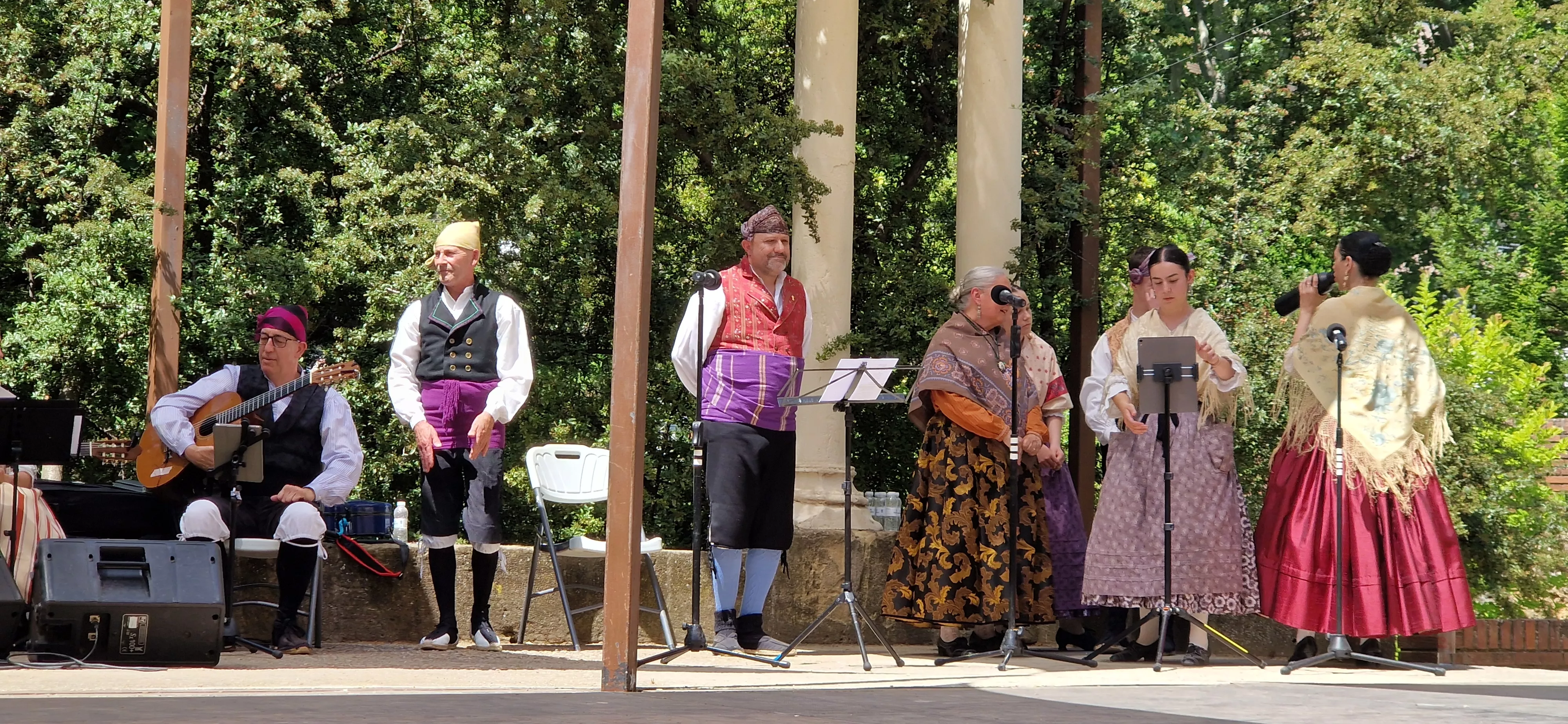 Elenco en el Ciclo de Floklore de Aragón. Foto Myriam Martínez
