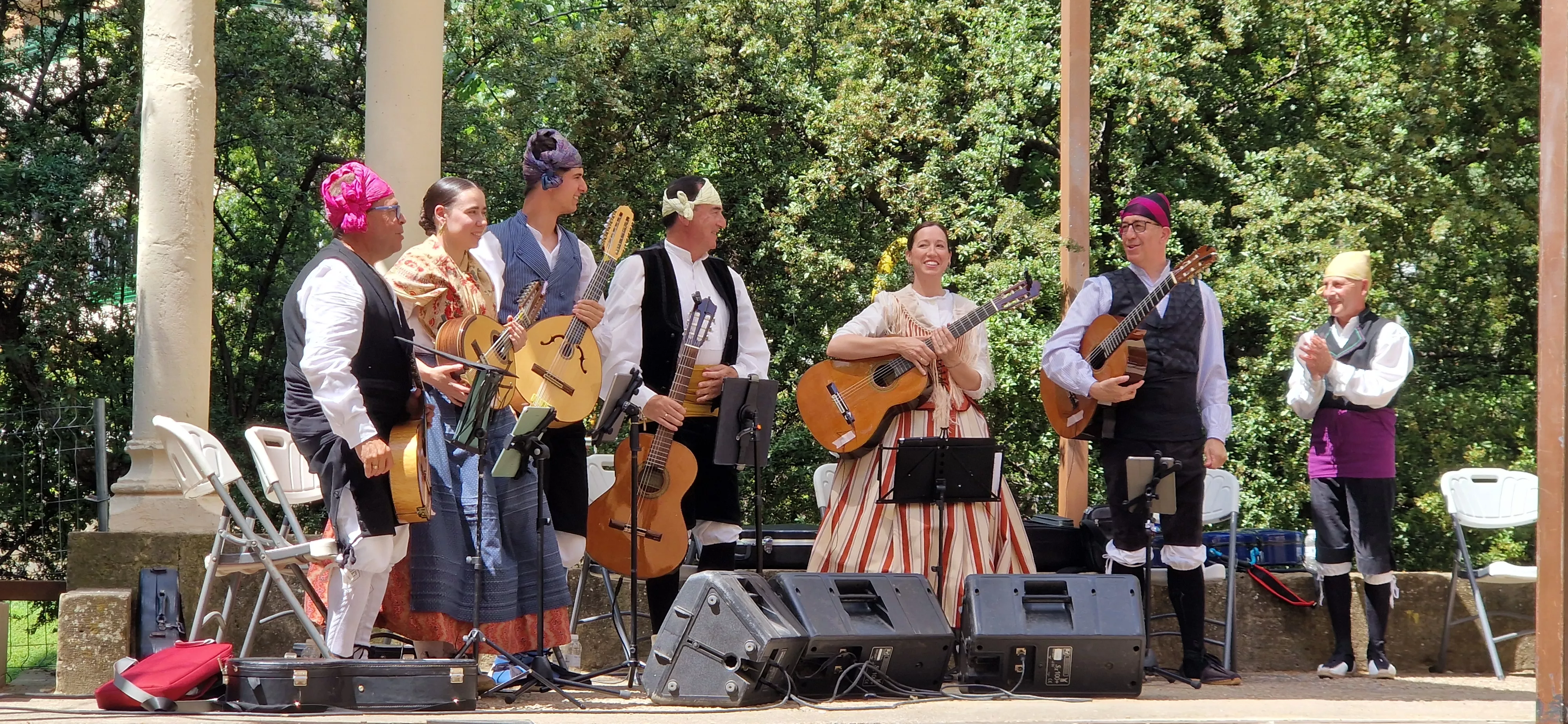 Elenco en el Ciclo de Floklore de Aragón. Foto Myriam Martínez