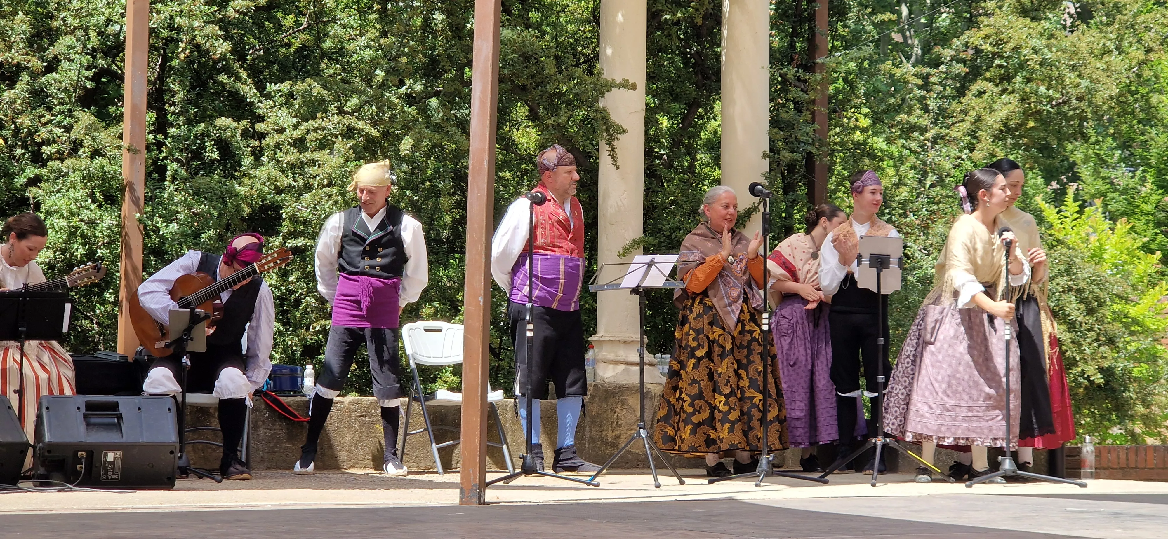 Elenco en el Ciclo de Floklore de Aragón. Foto Myriam Martínez
