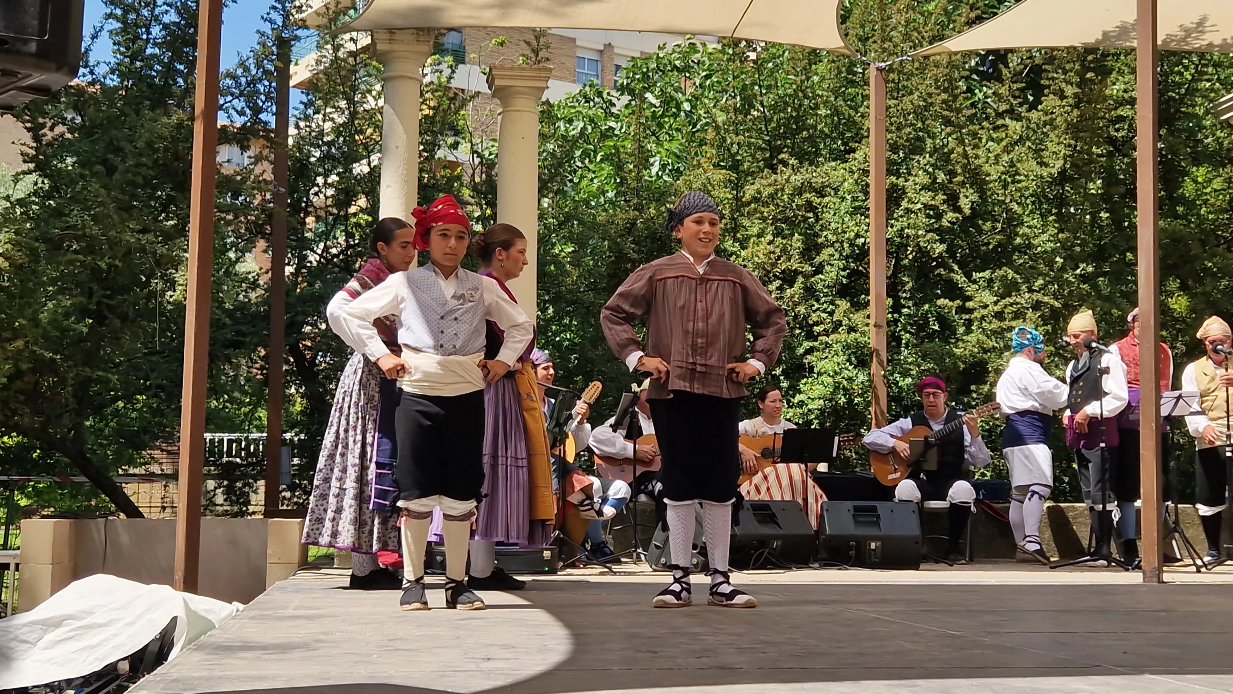 Elenco en el Ciclo de Floklore de Aragón. Foto Myriam Martínez