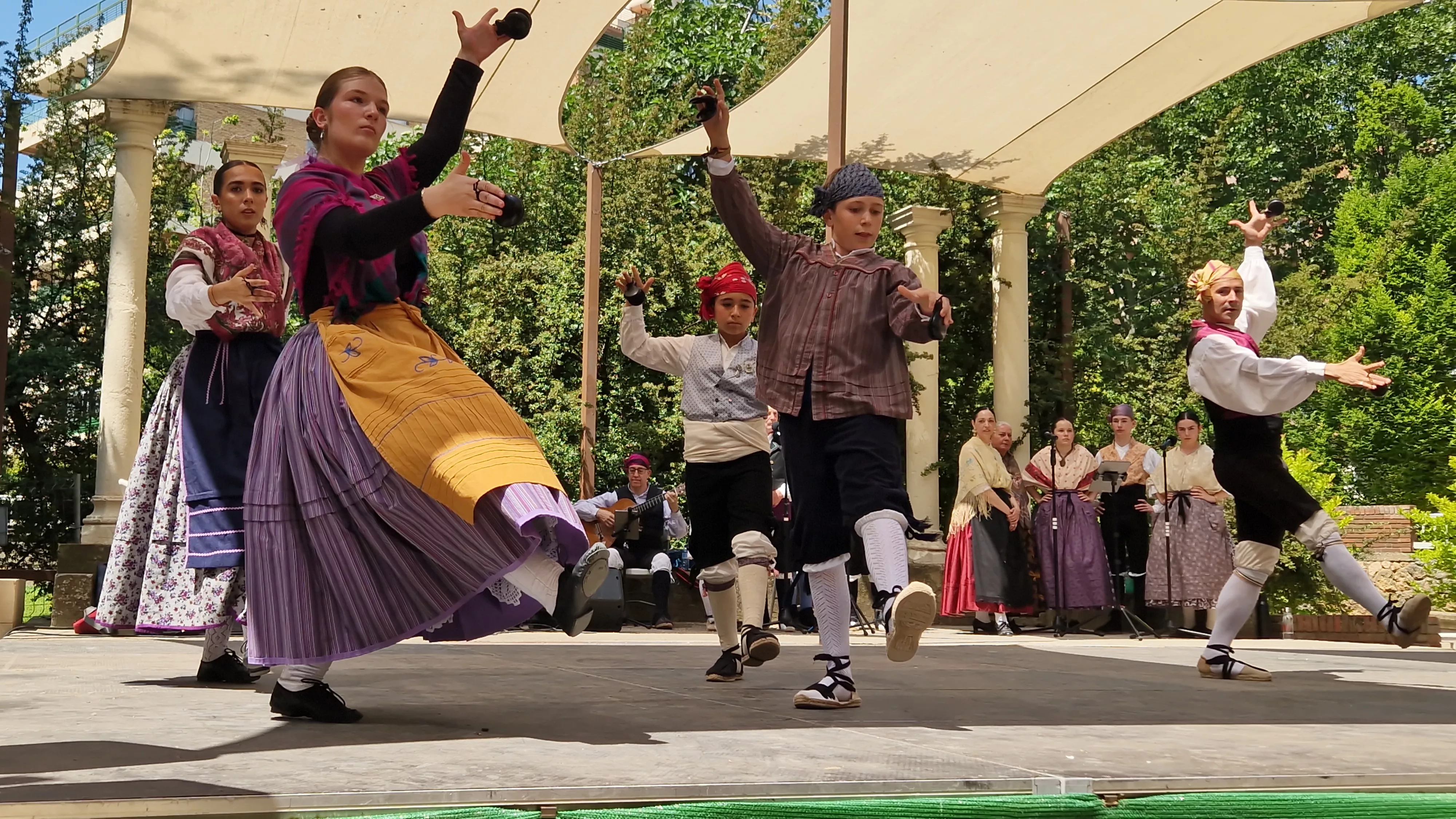 Elenco en el Ciclo de Floklore de Aragón. Foto Myriam Martínez
